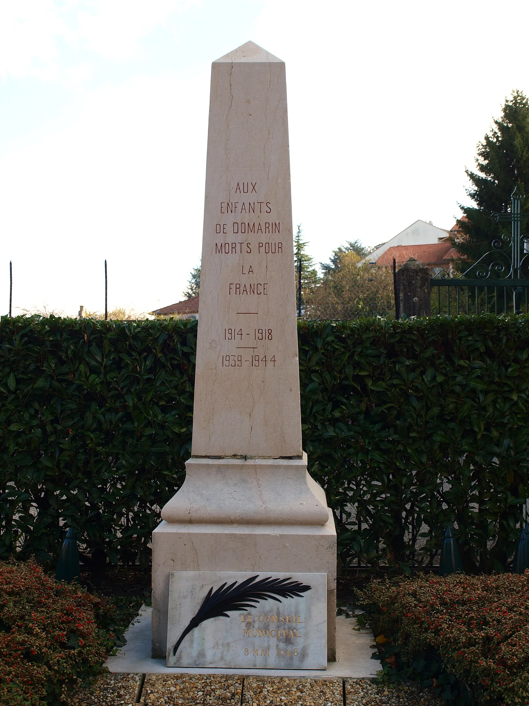 Photo showing: Domarin (Isère, France) ; monument aux morts