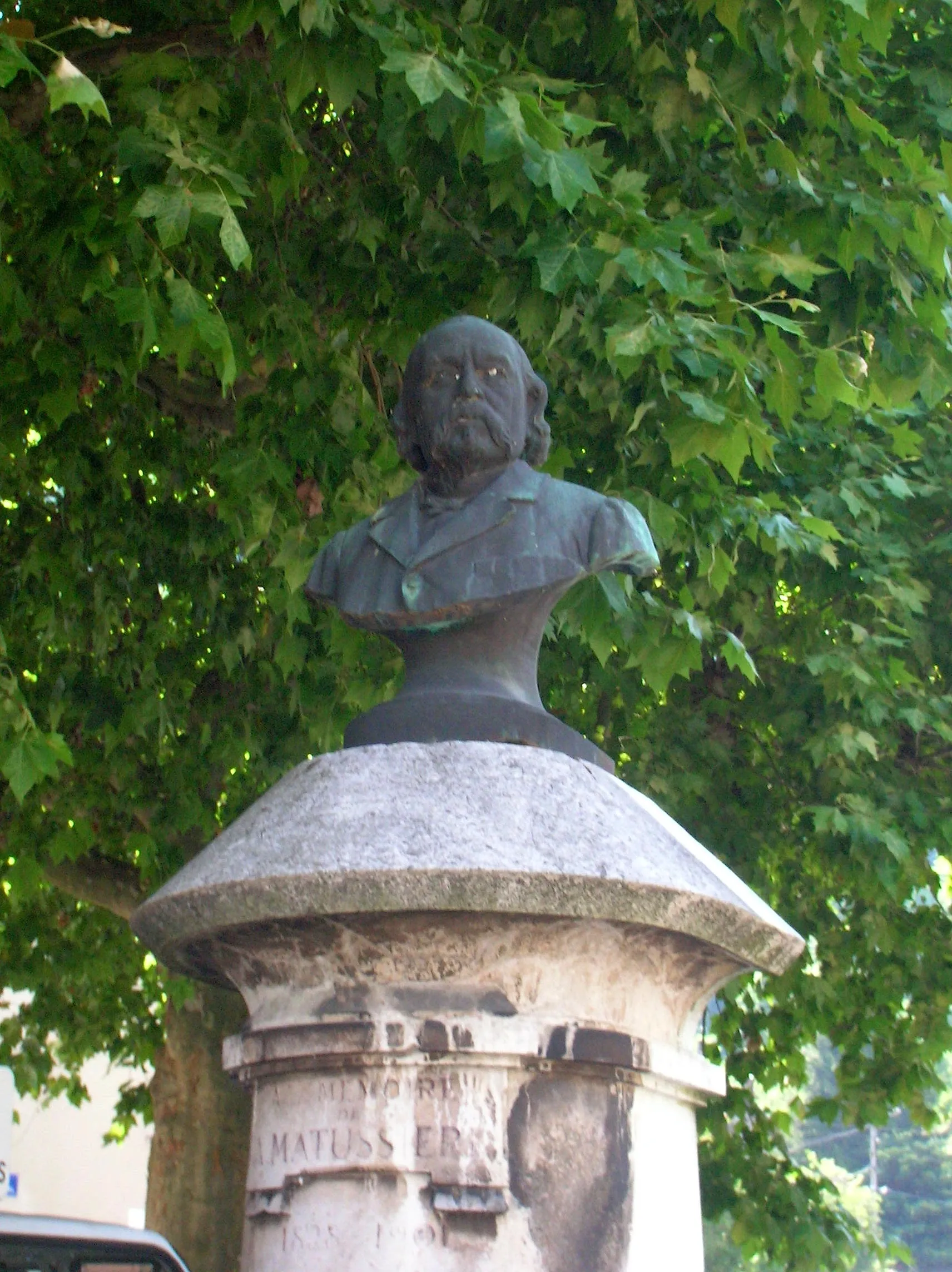 Photo showing: buste de Amable Matussière papetier doménois, à l'origine des Papeteries de la Gorge à Domène
