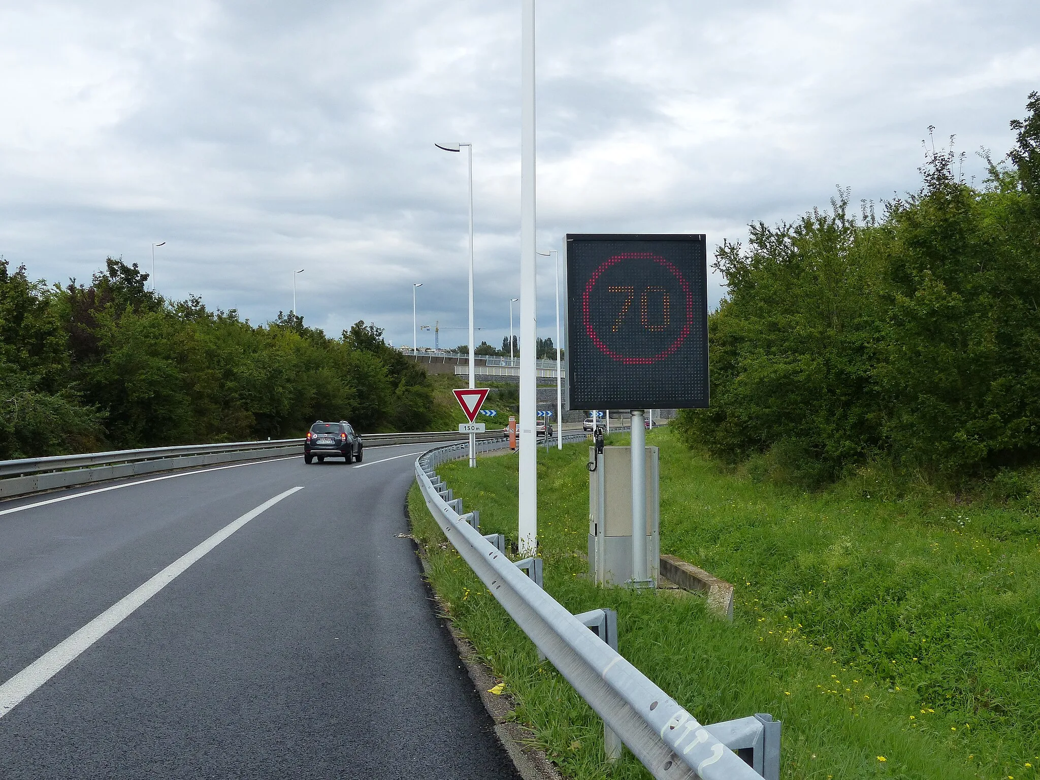 Photo showing: Panneau XB14 70 km/h, sortie 14 Annemasse de l'autoroute A40, Étrembières, Haute-Savoie, France.