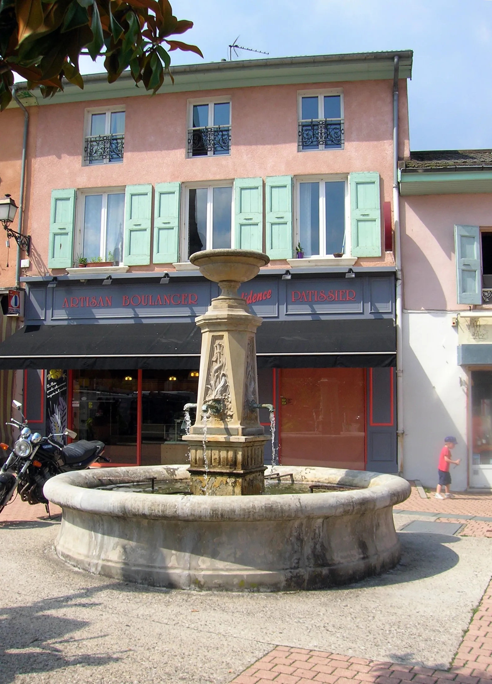 Photo showing: Fontaine à ‪Eybens‬, Isère, Rhone Alpes, France.