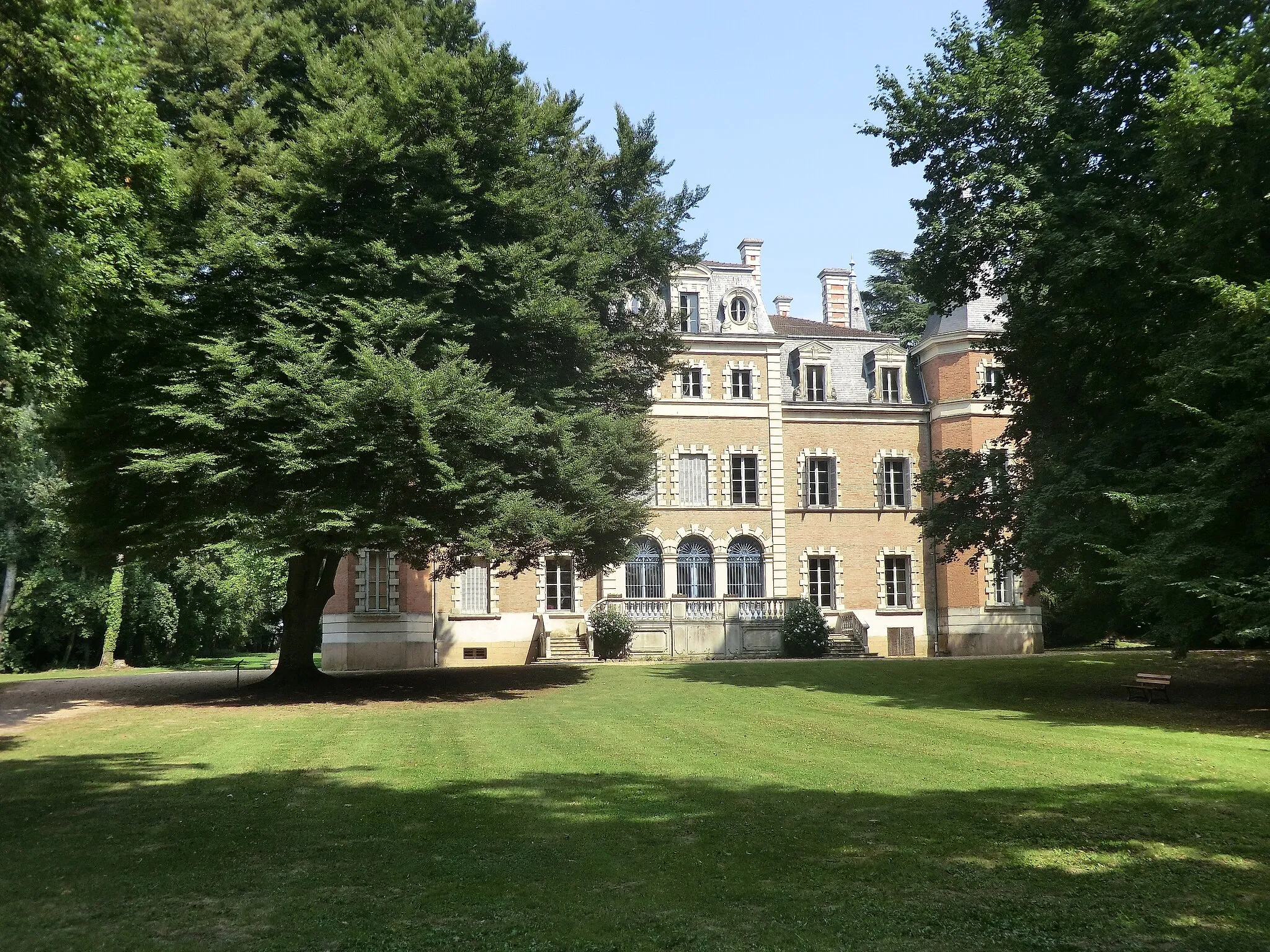 Photo showing: Château Bouchet de Fareins.