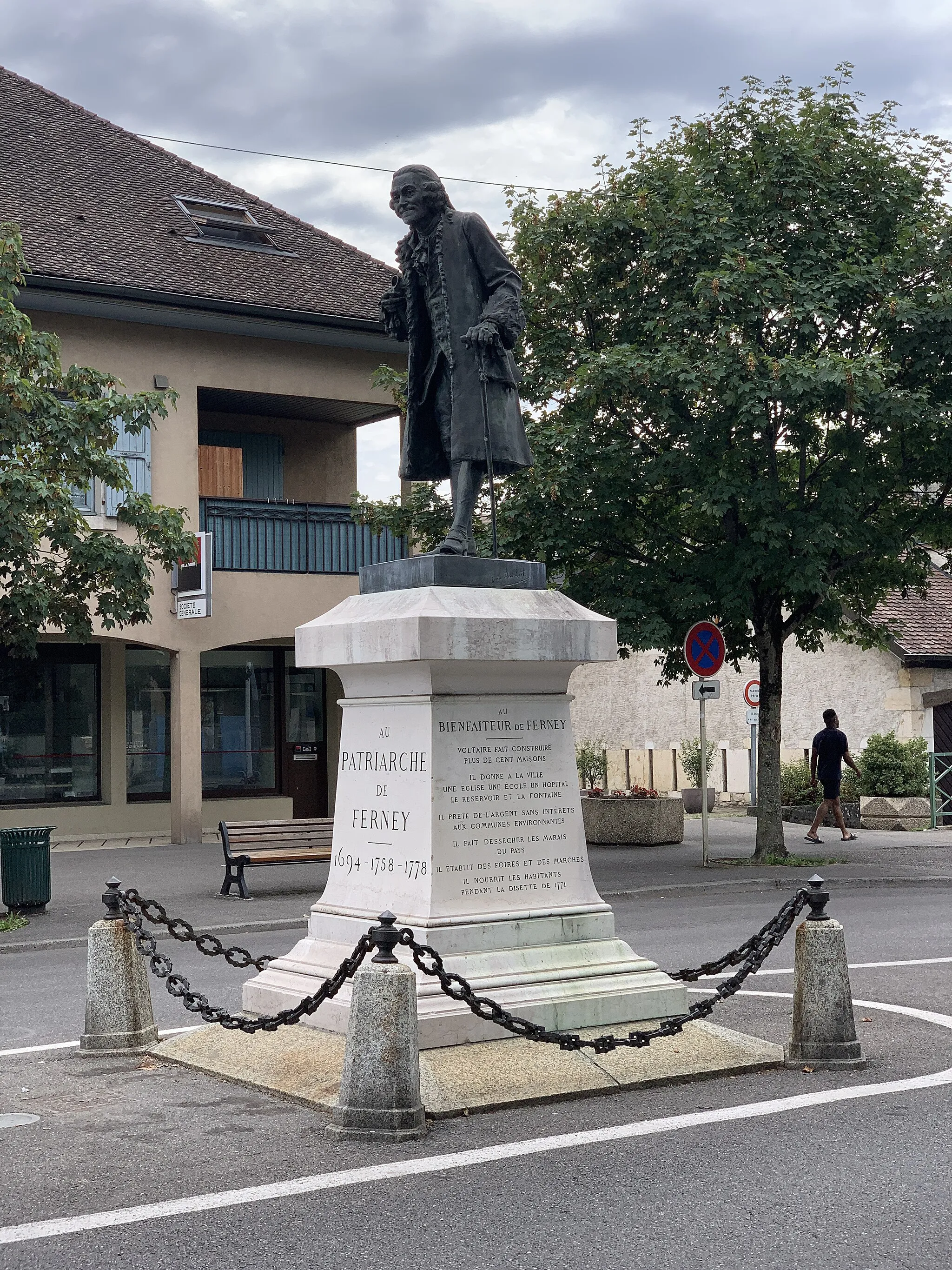 Photo showing: Statue de Voltaire, Ferney-Voltaire.