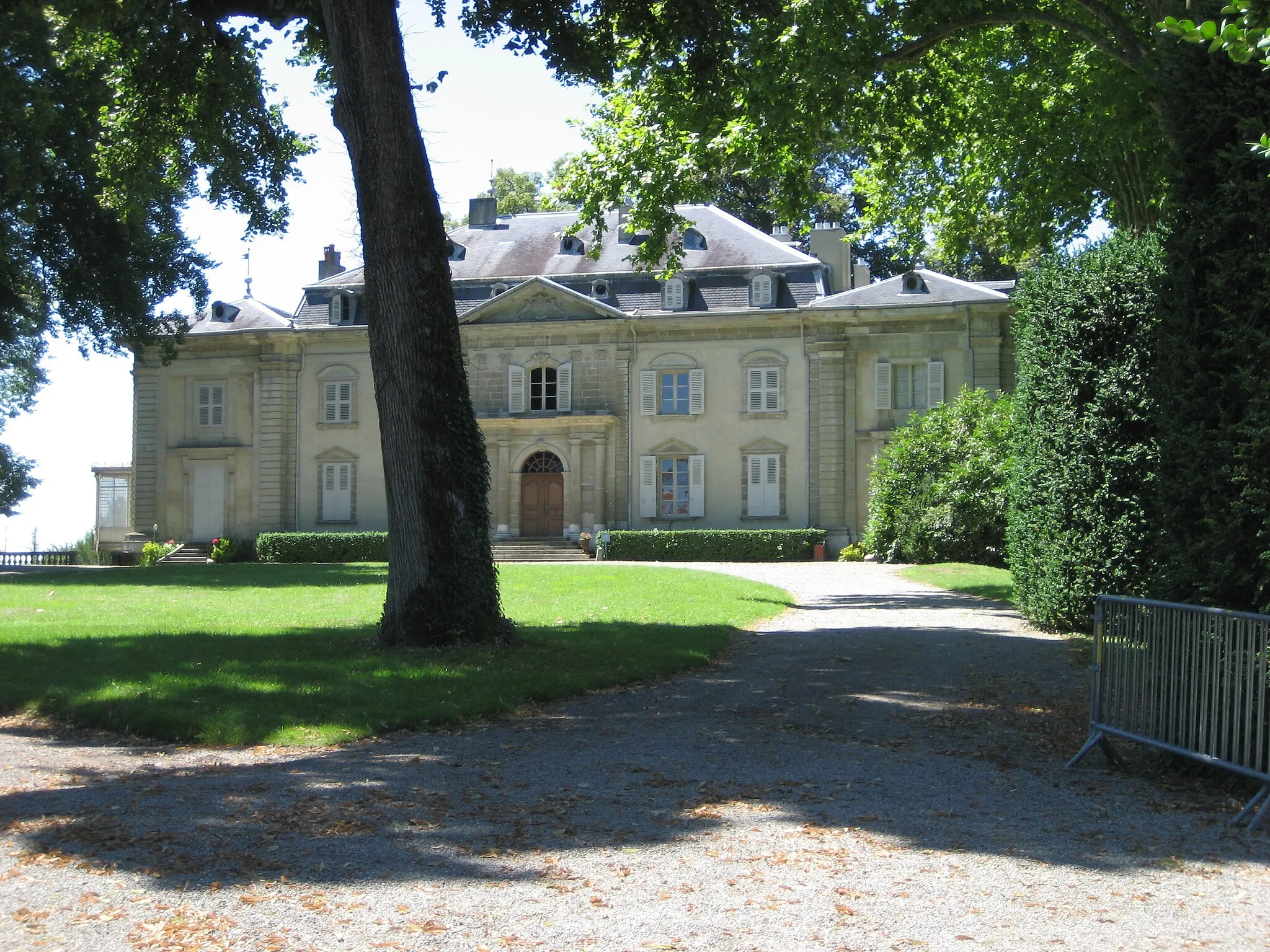 Photo showing: Voltaire's chateau at Ferney-Voltaire, France.