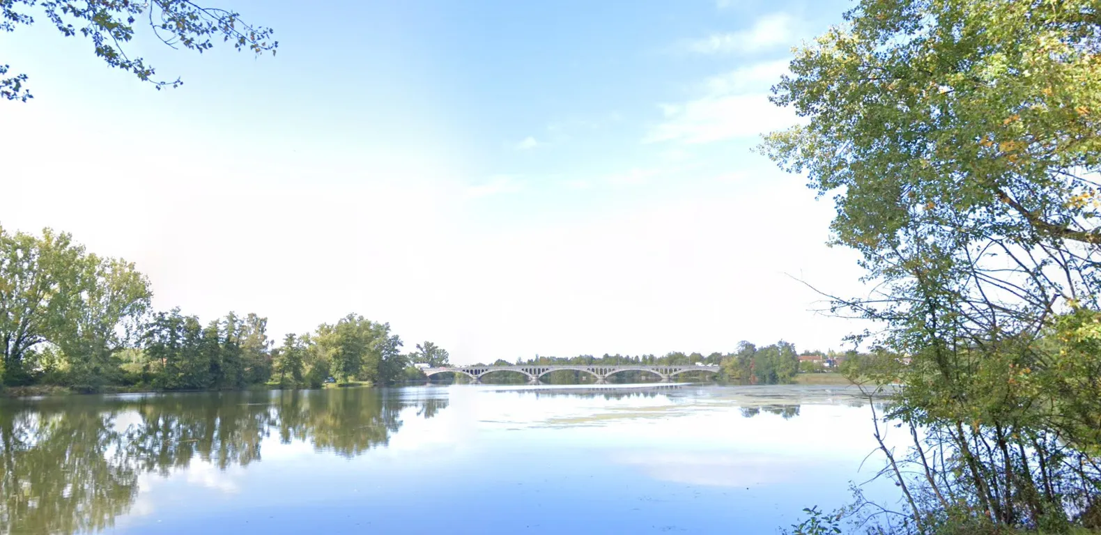 Photo showing: La Loire à Feurs, vue vers l'aval (vers le nord) sur le pont de la D1089 depuis le chemin du Gour de Randan (rive droite).