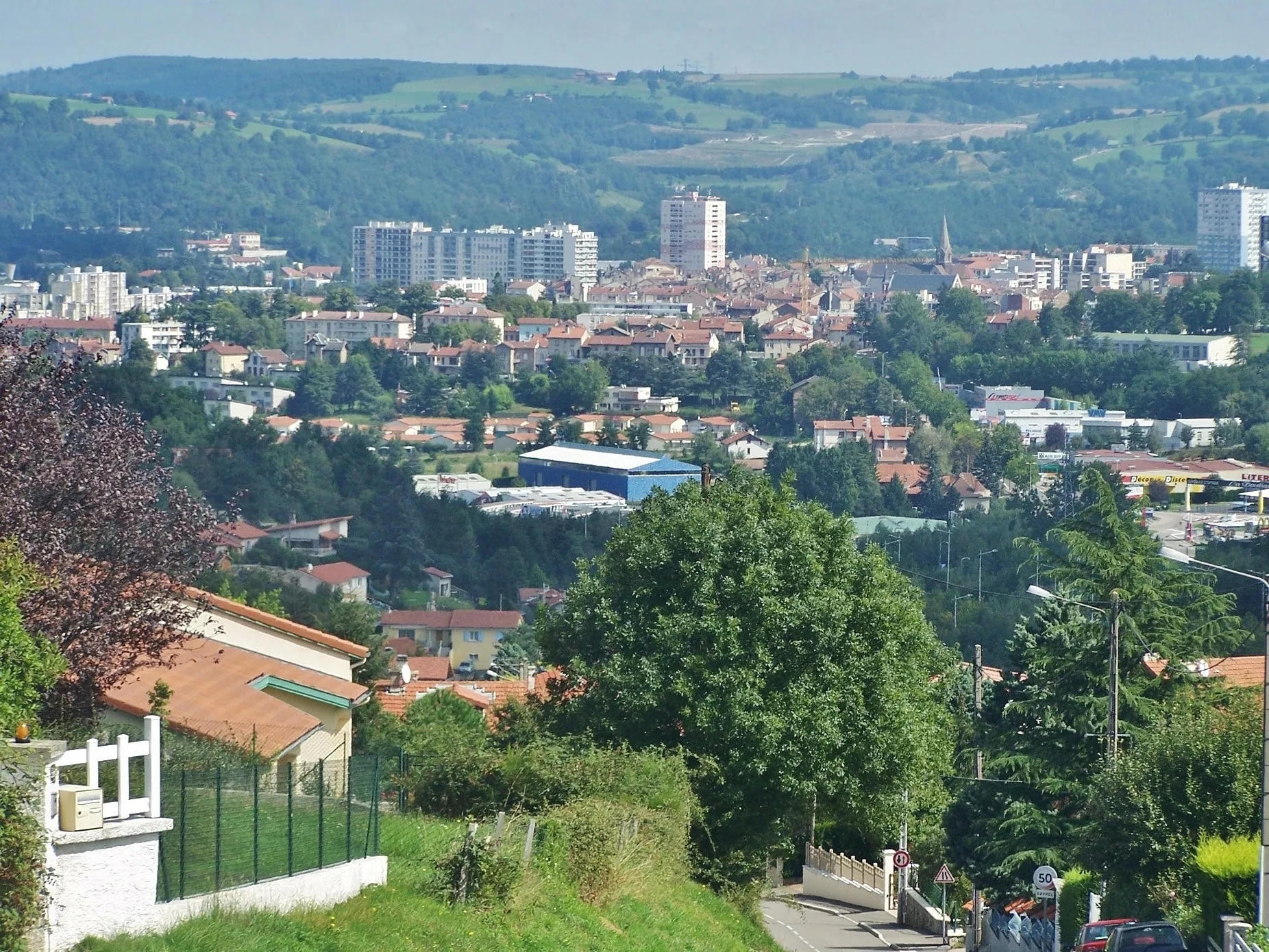 Photo showing: Wide sight of Firminy from the heights of the town, situated near Saint-Étienne in department of Loire, France.