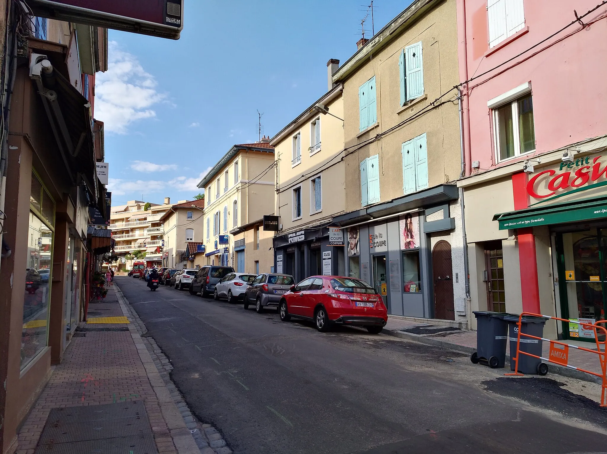 Photo showing: Rue Pierre Carbon à Fontaines-sur-Saône (Rhône, France).