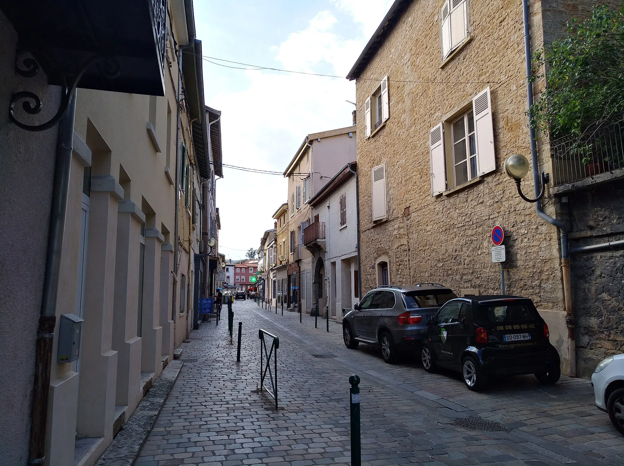 Photo showing: Rue Pierre Bouvier à Fontaines-sur-Saône (Rhône, France).