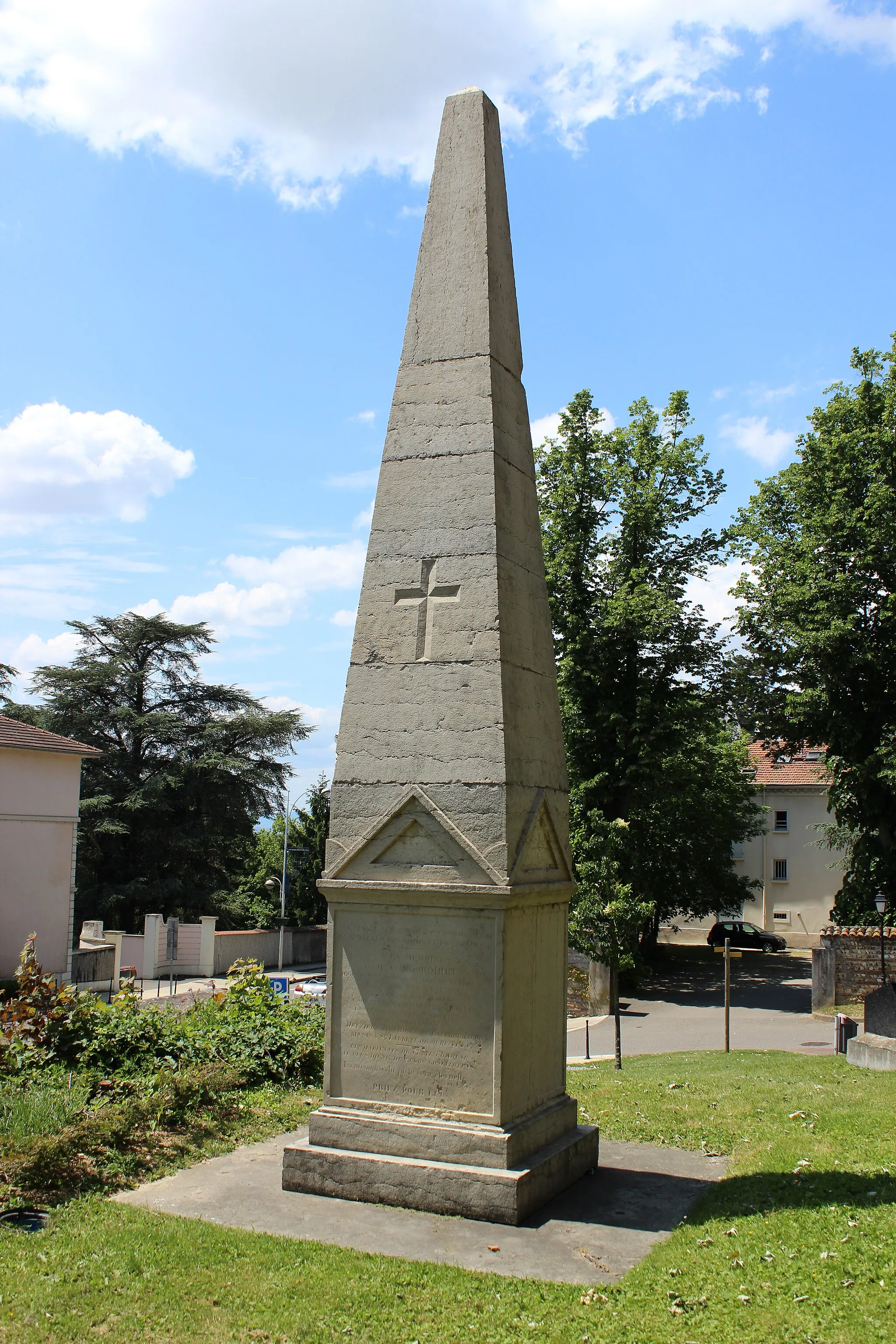 Photo showing: Monument à Antoine Roibet, à Genas : Une épouse et une sœur inconsolables
au meilleur des époux et des frères.
A la mémoire
de monsieur Antoine Roibet
Juge de paix, membre du Conseil général
Né à Genas le 18 juillet 1791,
décédé le 6 avril 1845
A son premier président-fondateur
La Société pratique d'agriculture
des trois cantons
Meyzieux, Heyrieux et La Verpillière
Réunis à Saint-Laurent-de-Mure (Isère)
Les habitants de cette commune
Au plus digne de leurs concitoyens.
La mémoire du juste sera éternelle

Priez pour lui.