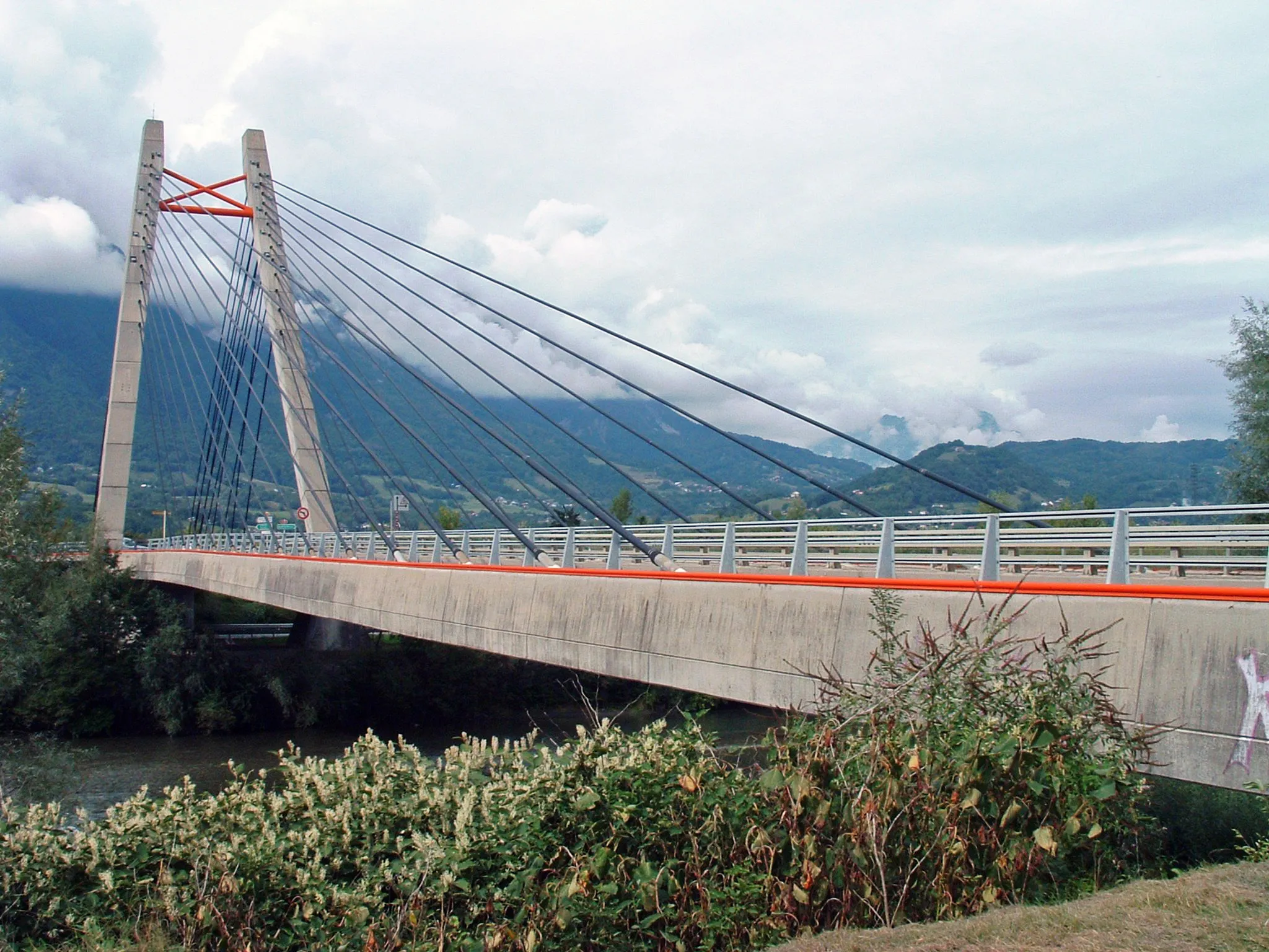 Photo showing: Gilly-sur-Isère - Pont de Gilly sur l'Isère - Pont à haubans