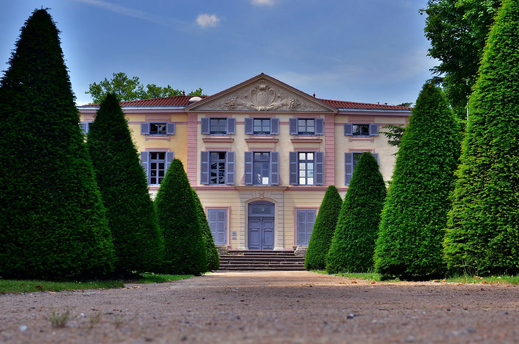 Photo showing: Façade arrière de l'Hotel de Ville de Grigny.
Ancien château de Jeanne du Clapier, XVIIème siècle.

Crédit: G.MOULINphotographies©