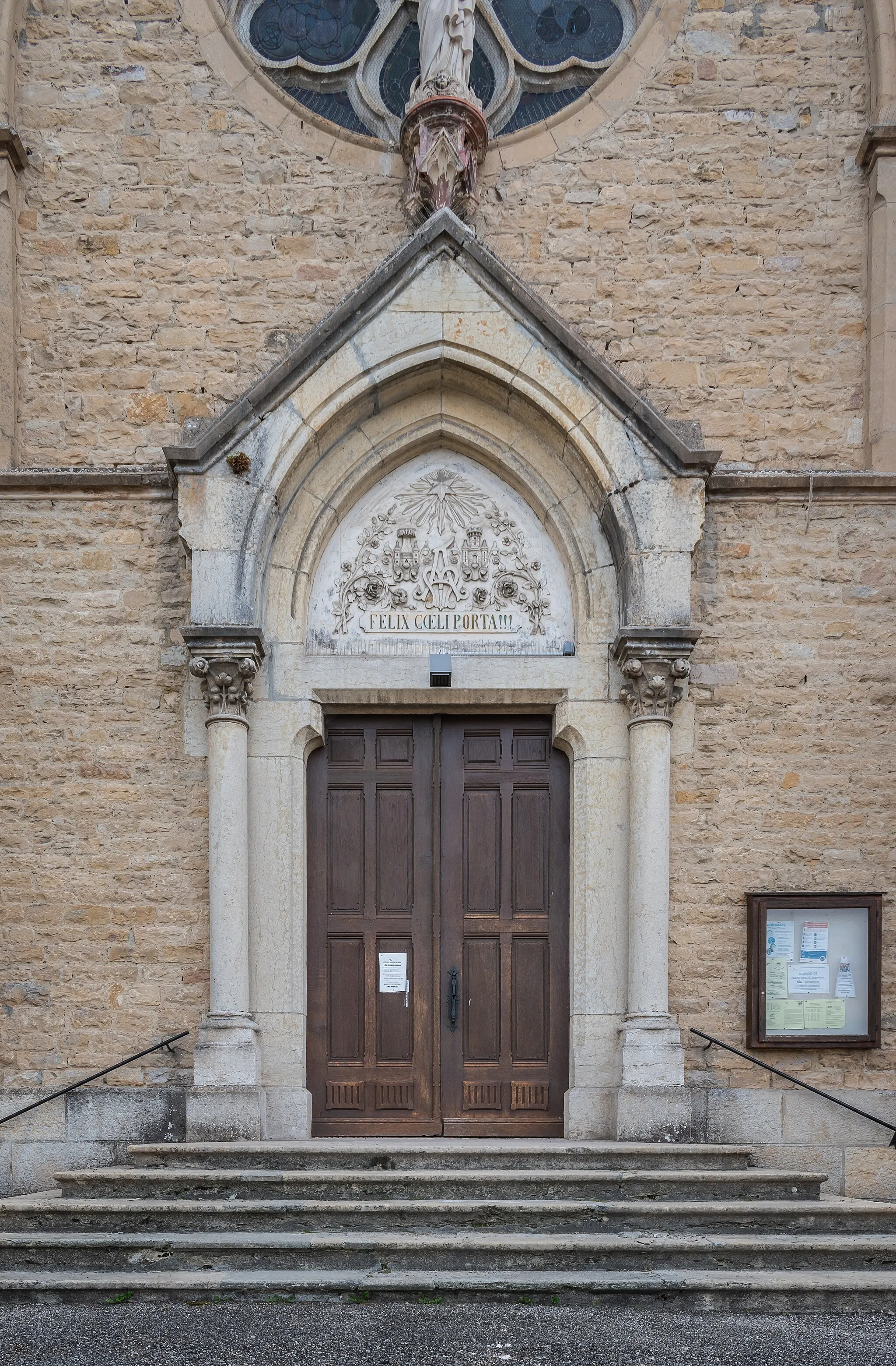 Photo showing: Portal of the Saint Symphorian church in La Bâtie-Montgascon, Isère, France