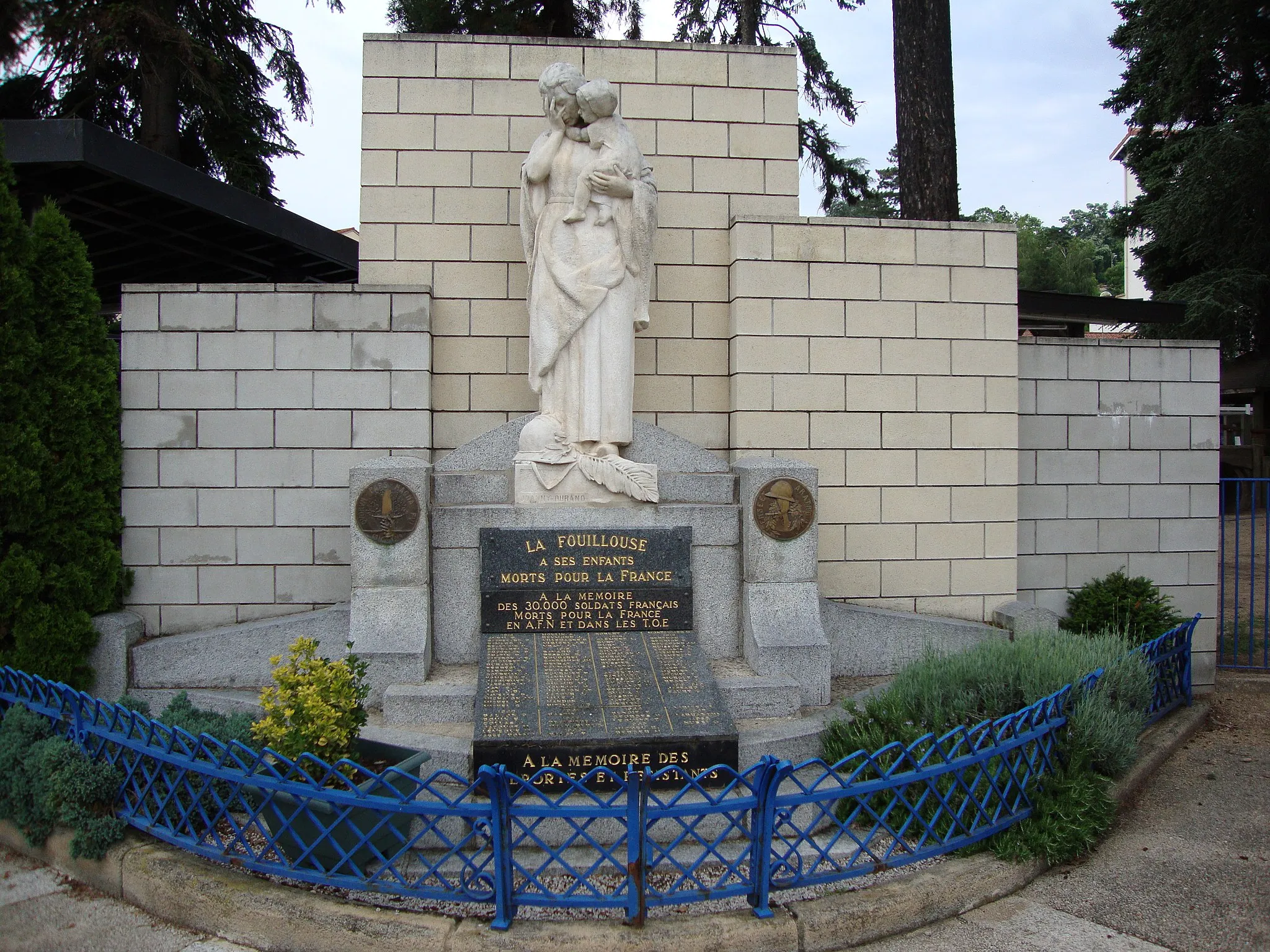 Photo showing: La Fouillouse (Loire, Fr) war memorial