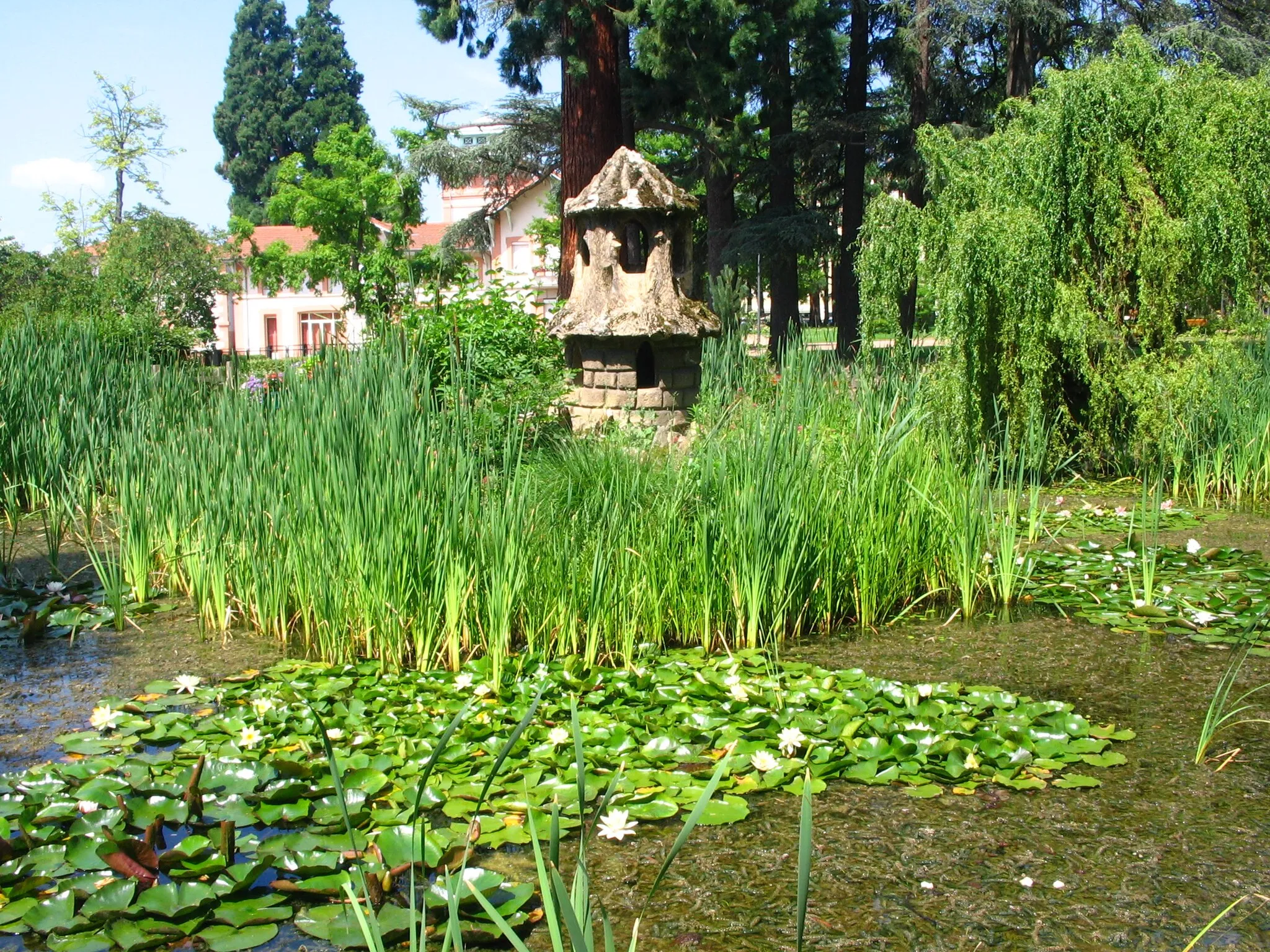 Photo showing: Pièce d'eau centrale, Parc municipal de La Talaudière (Loire).