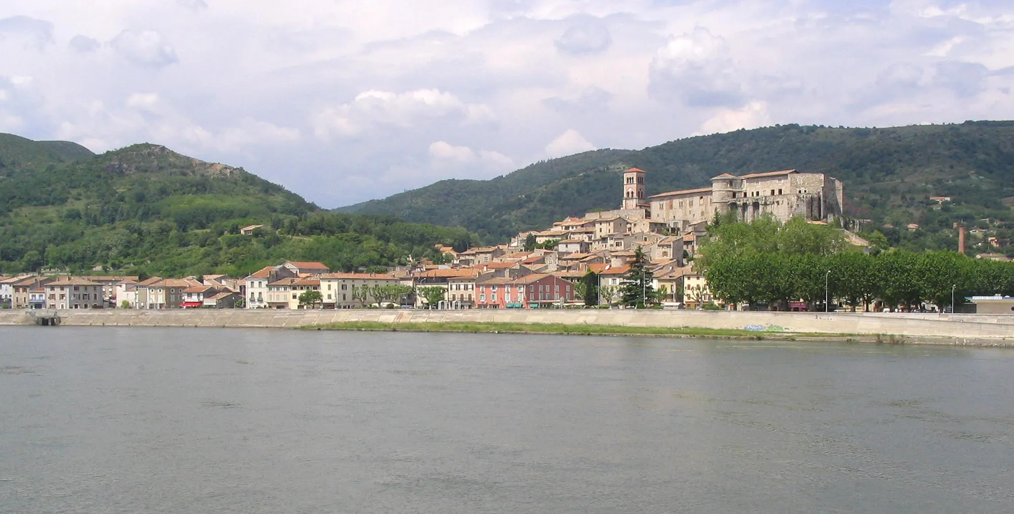 Photo showing: La Voulte vue de la rive gauche du Rhône