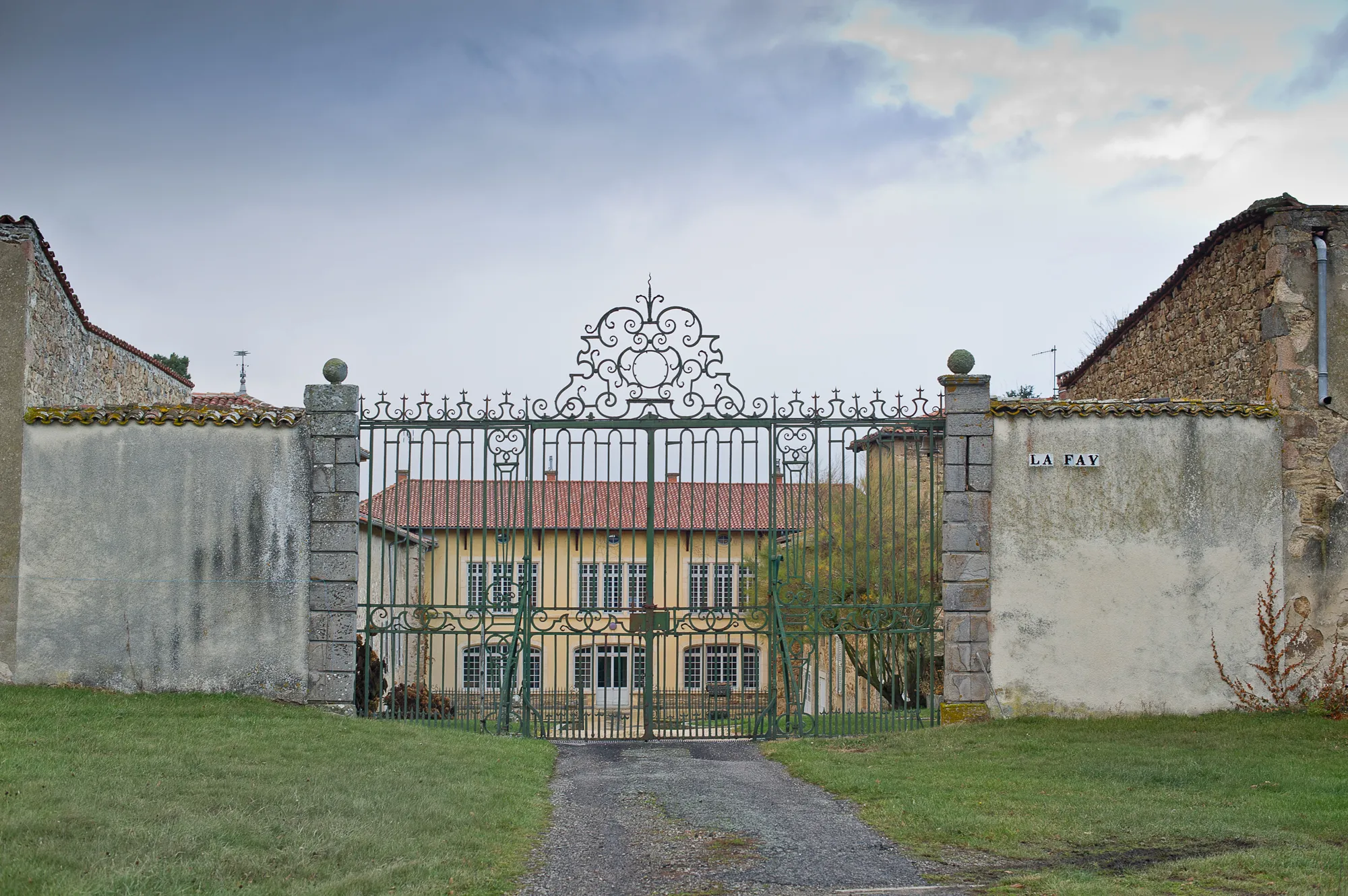 Photo showing: This building is indexed in the base Mérimée, a database of architectural heritage maintained by the French Ministry of Culture, under the reference PA00117775 .