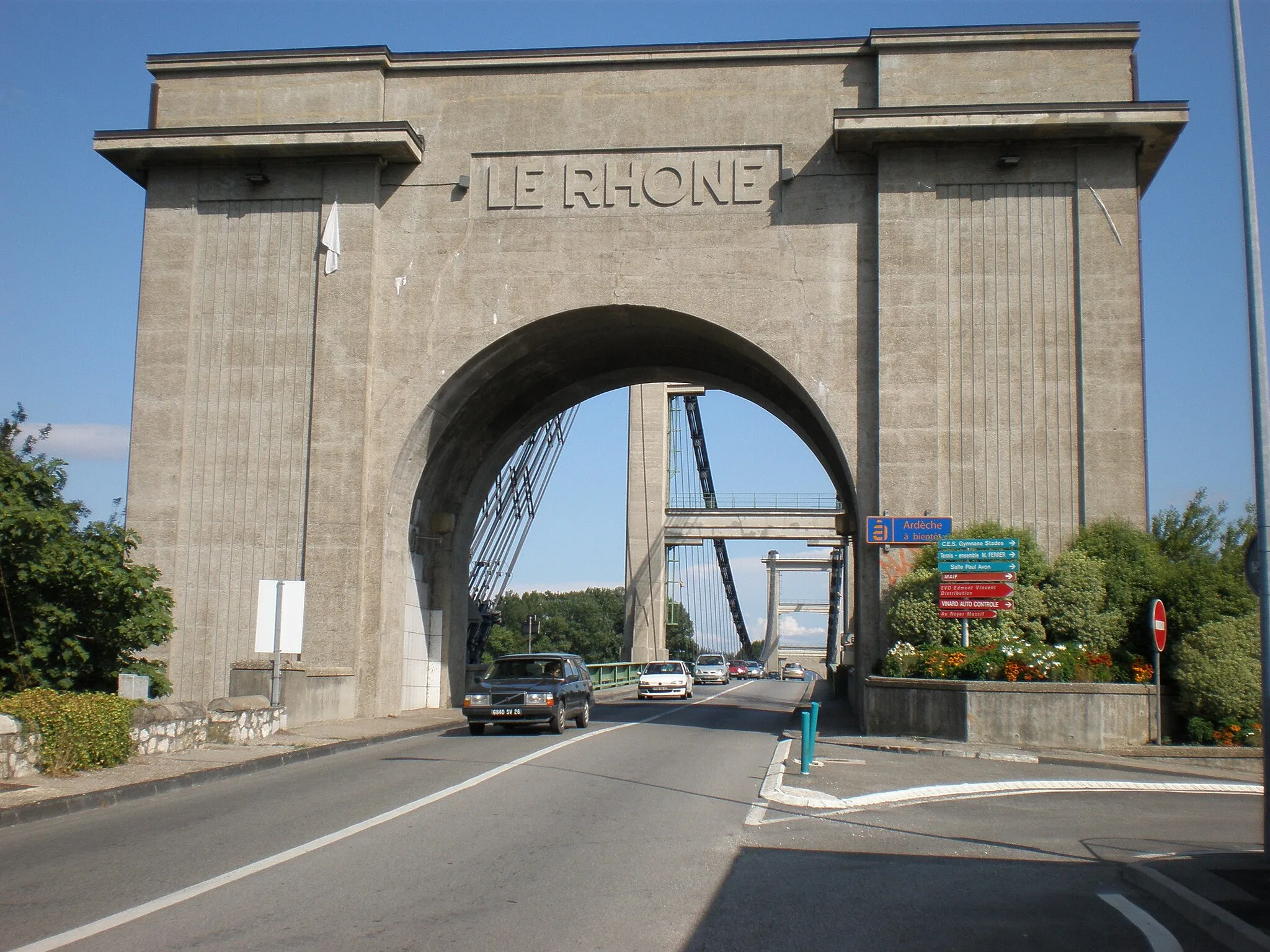 Photo showing: Entrée du pont sur le Rhône au Teil (Ardèche)