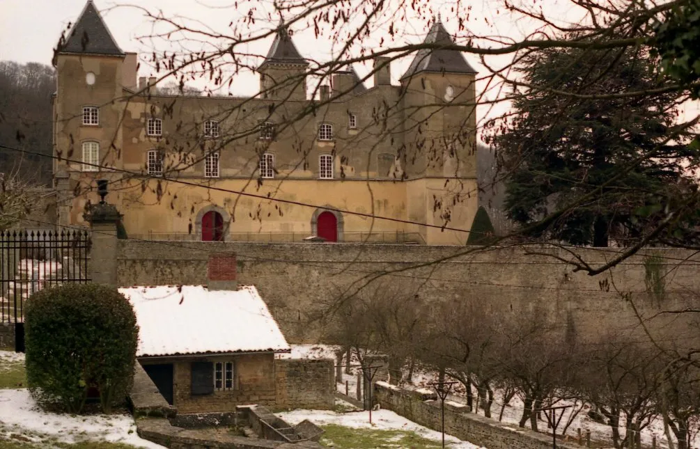 Photo showing: This building is inscrit au titre des monuments historiques de la France. It is indexed in the base Mérimée, a database of architectural heritage maintained by the French Ministry of Culture, under the reference PA00117779 .