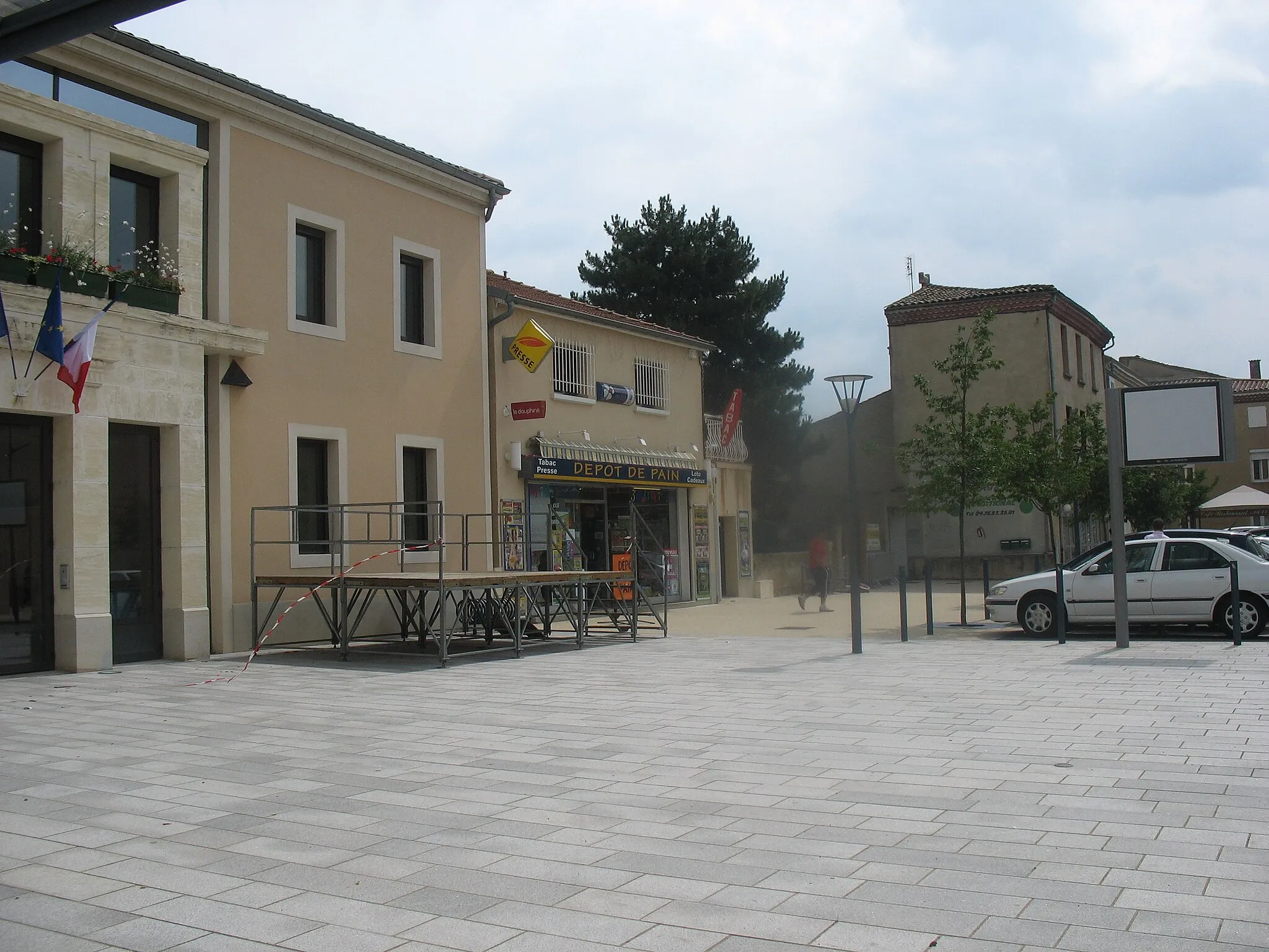 Photo showing: Place principale du village de Malissard