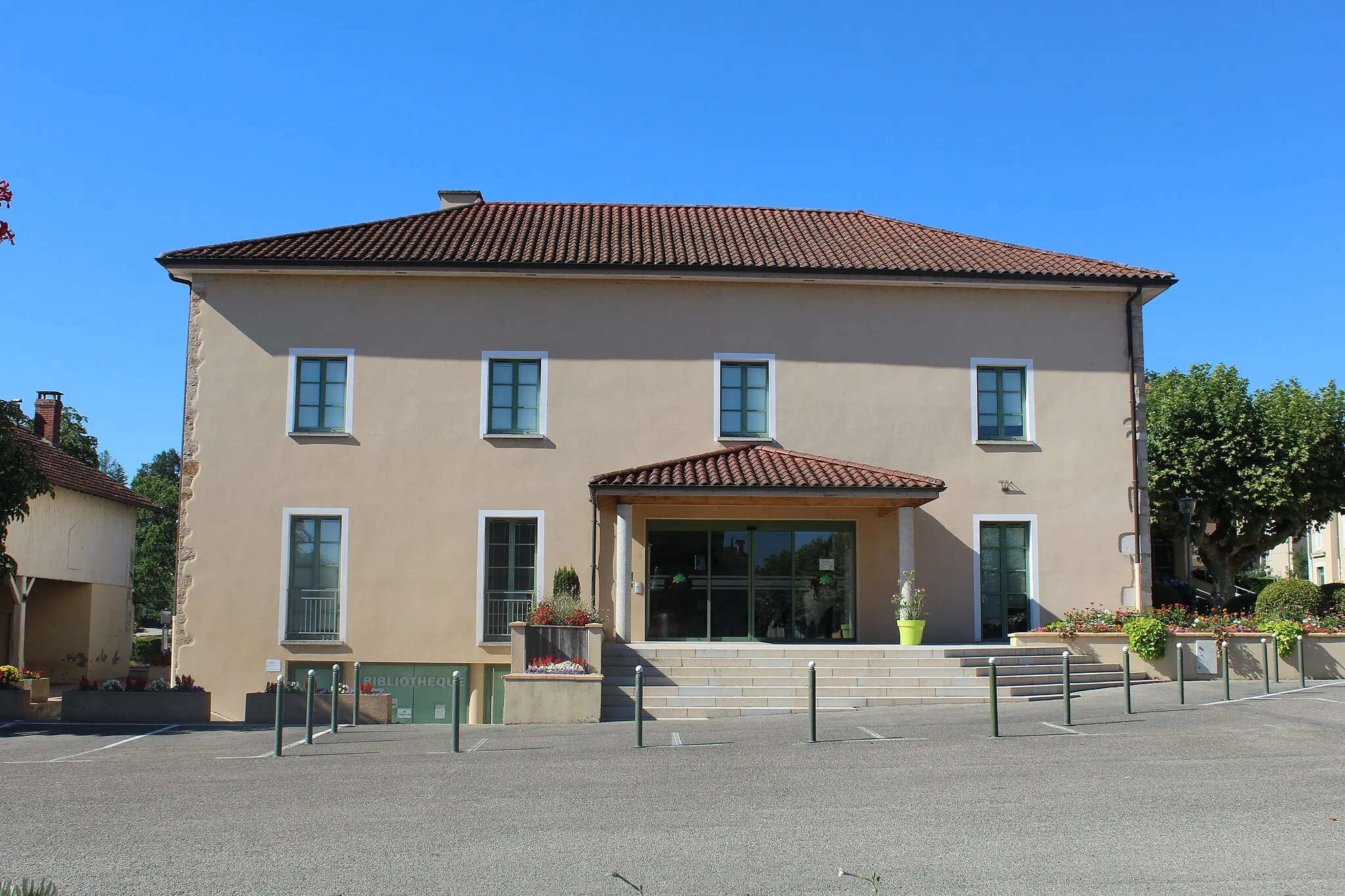 Photo showing: Mairie de la commune de Mézériat