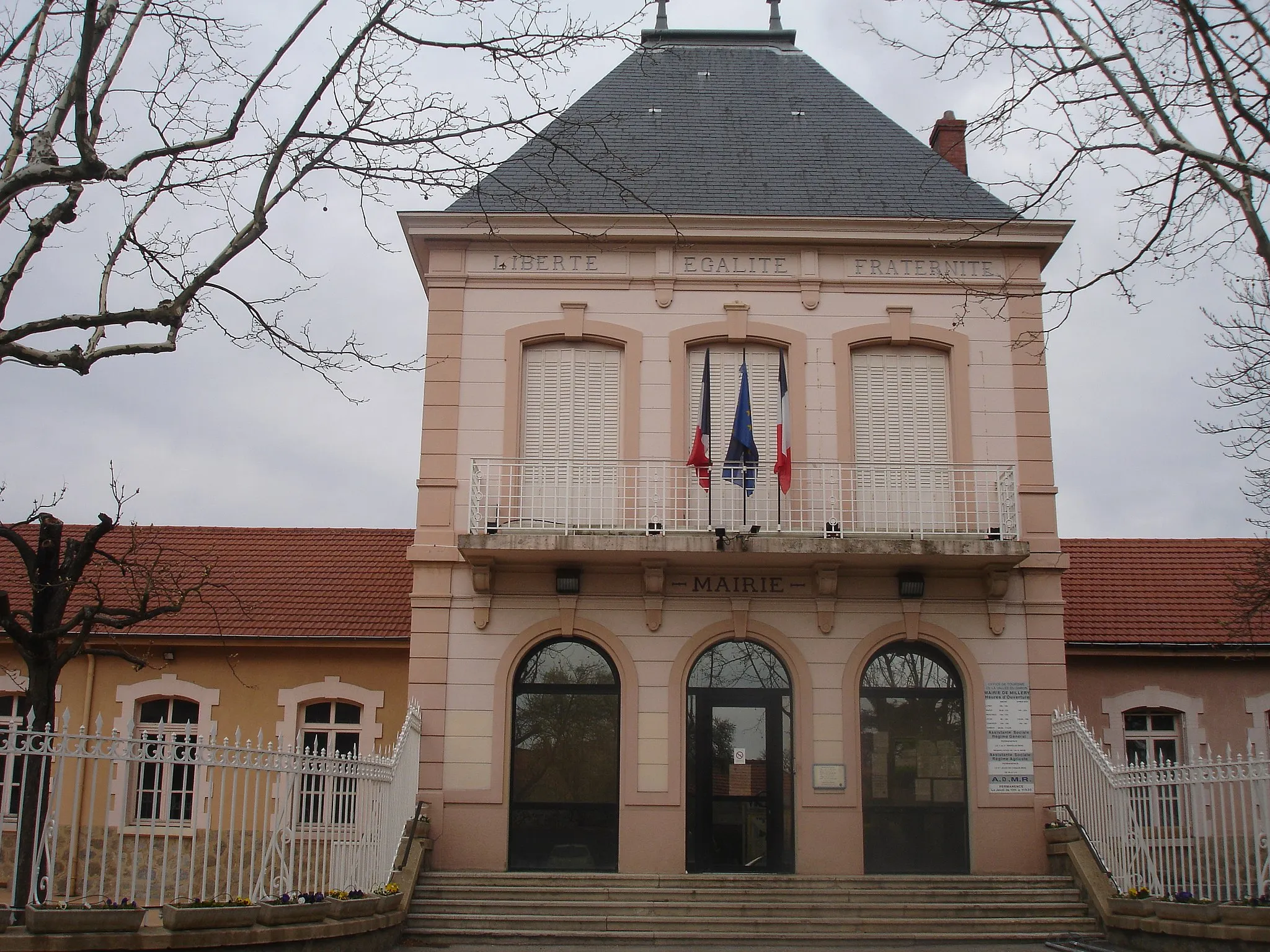 Photo showing: Millery (Rhône) : La mairie
