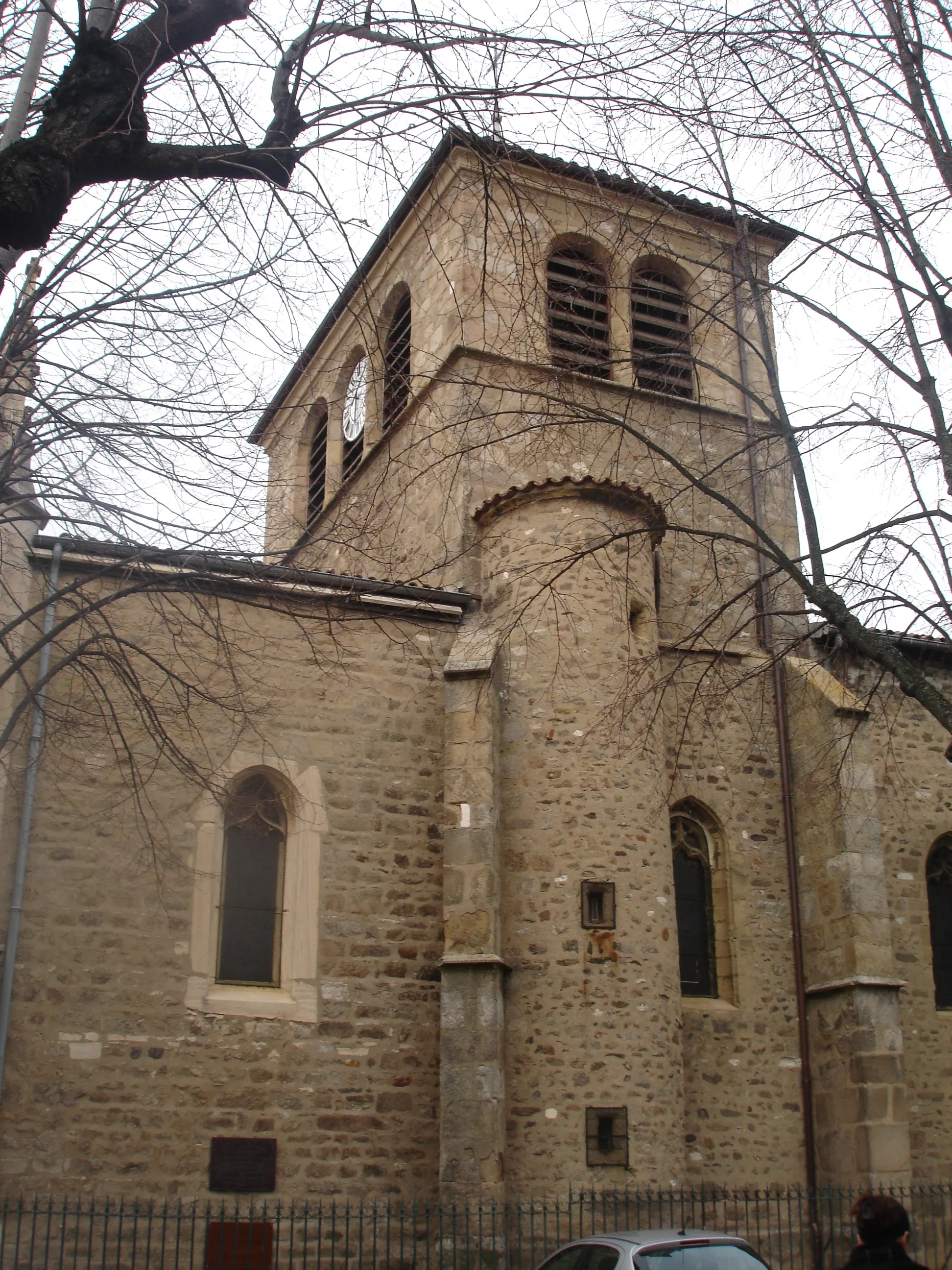 Photo showing: Millery (Rhône) : L'église, vue latérale