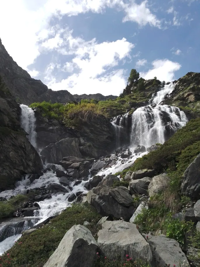 Photo showing: La Source des Vins, une cascade du hameau de Polset à Modane.