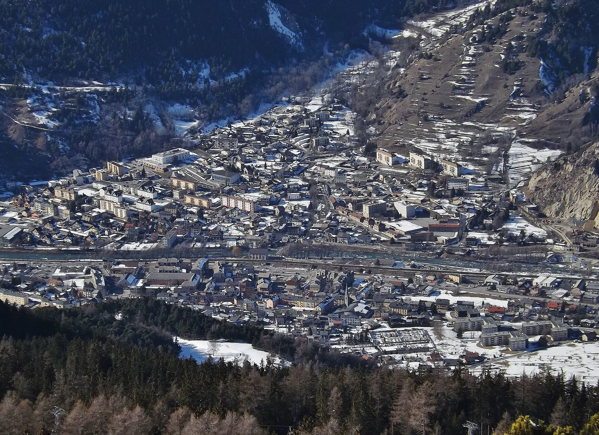 Photo showing: Panoramic sight, from the heights of La Norma ski resort, of Modane, in Savoie, France.