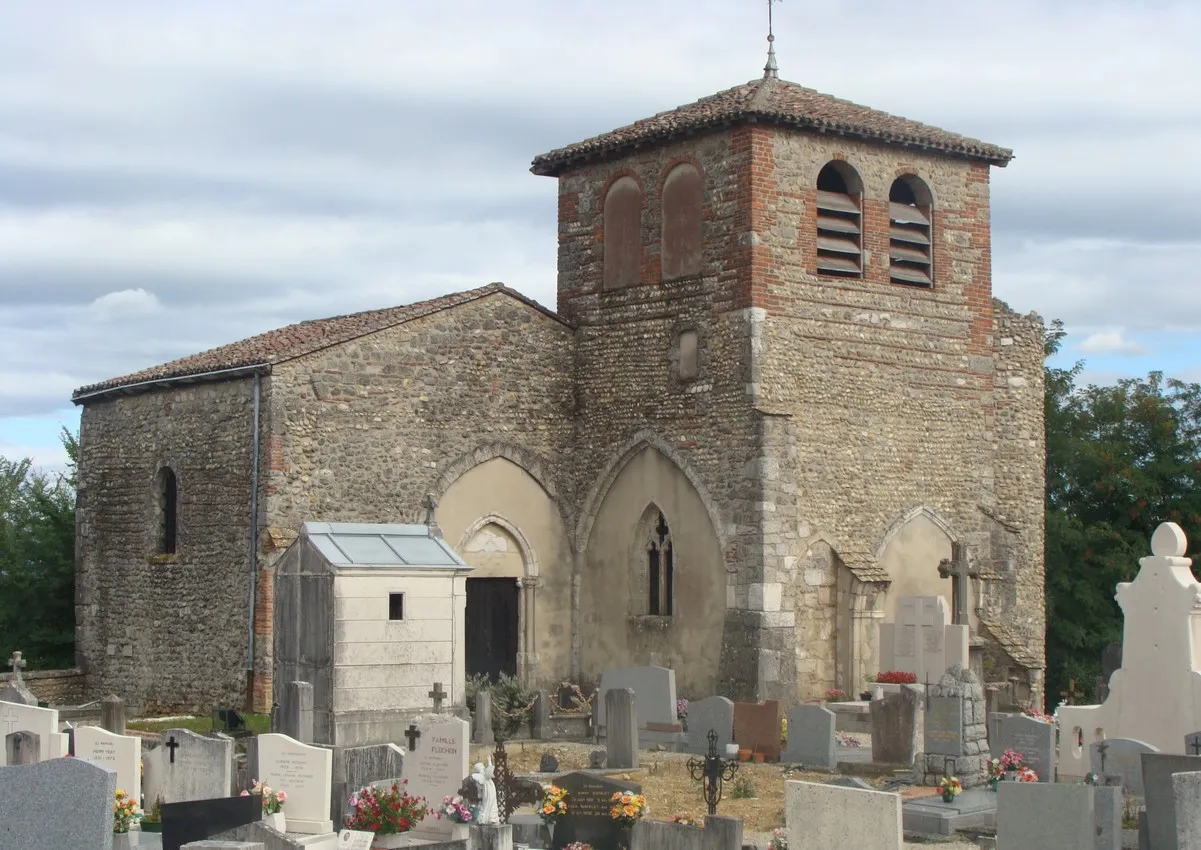 Photo showing: La chapelle Saint-Barthélémy de Montluel (Ain), vue du cimetière.