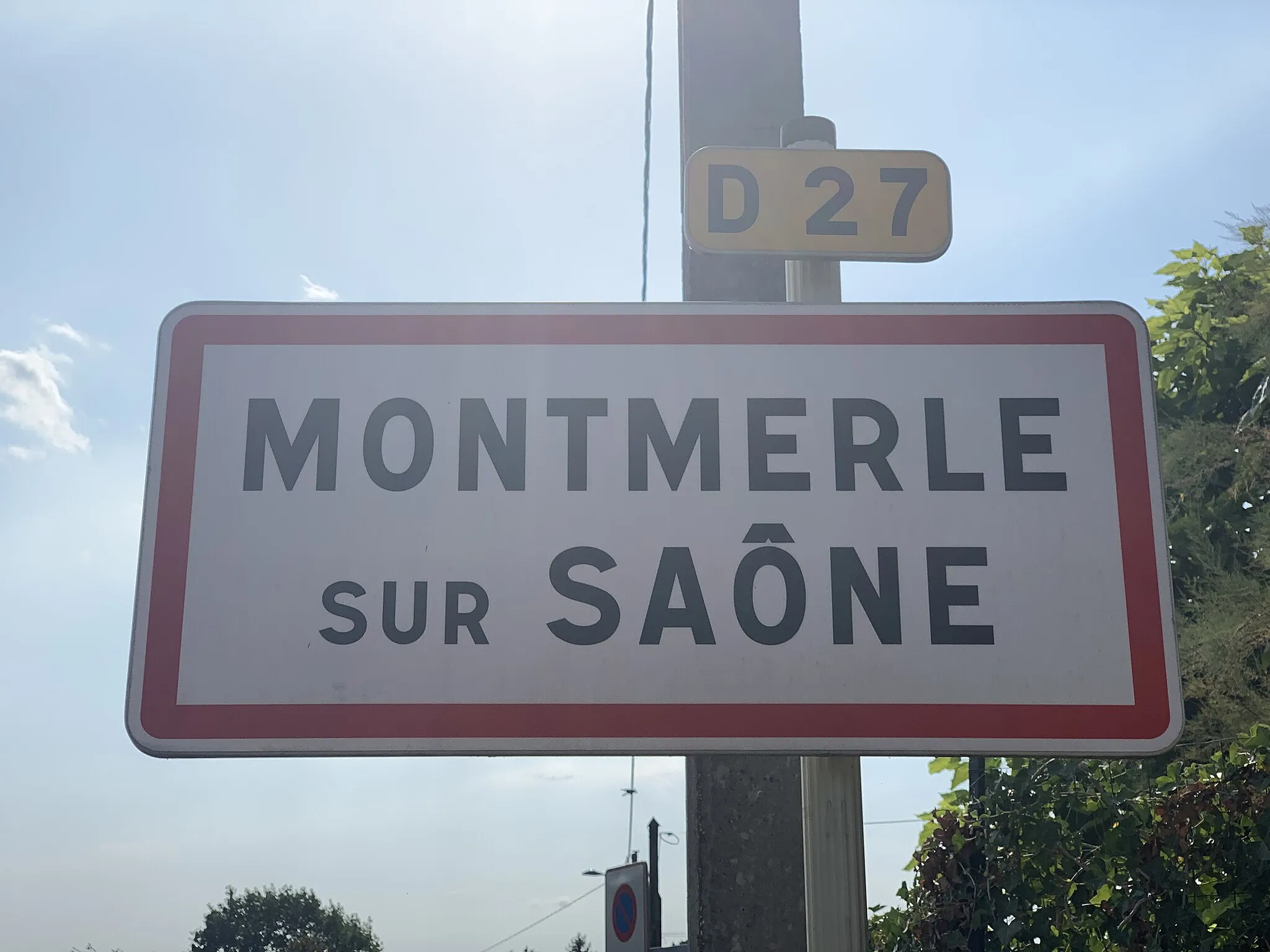 Photo showing: Panneau d'entrée dans Montmerle-sur-Saône.