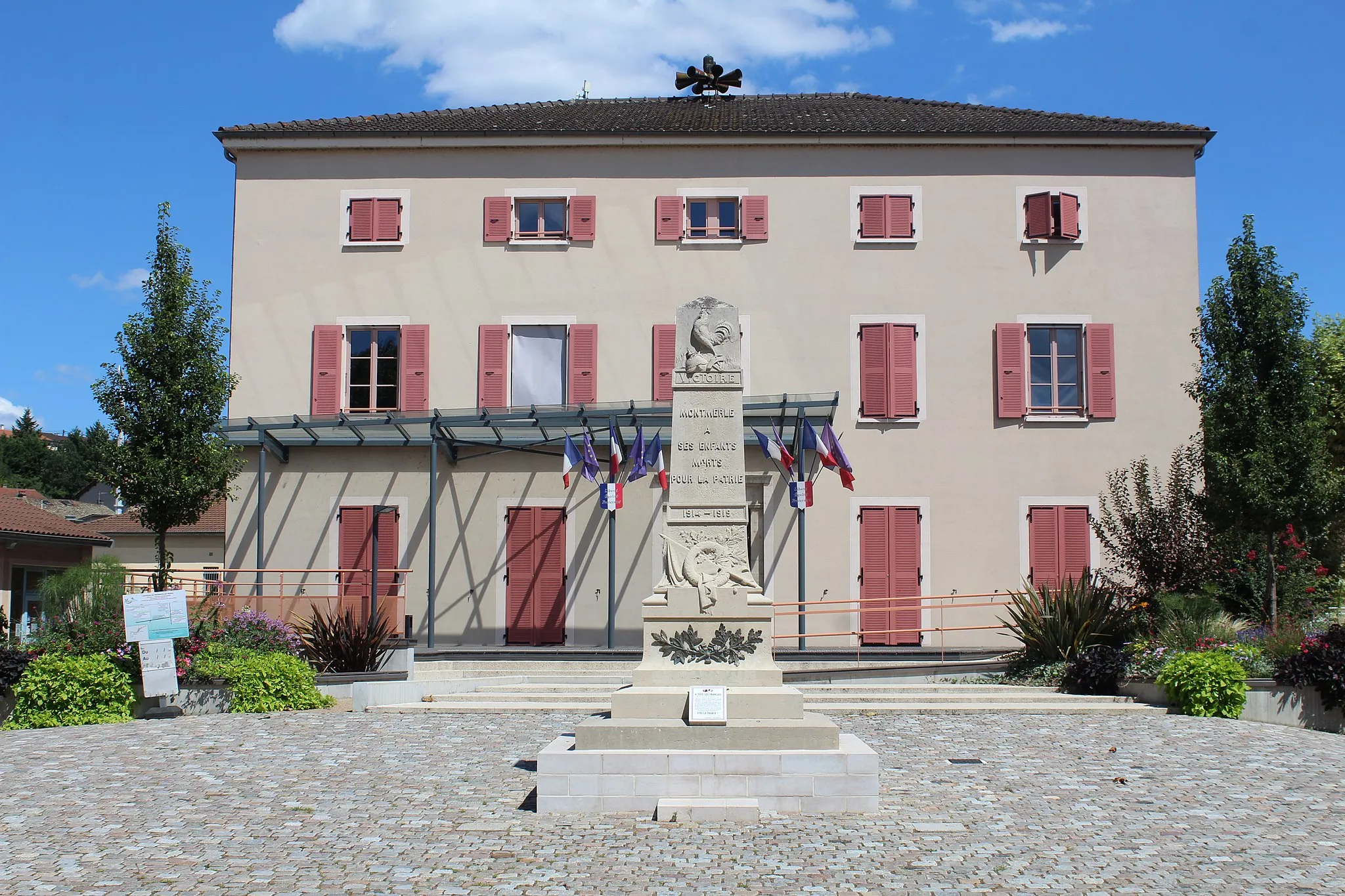 Photo showing: Mairie de Montmerle-sur-Saône.