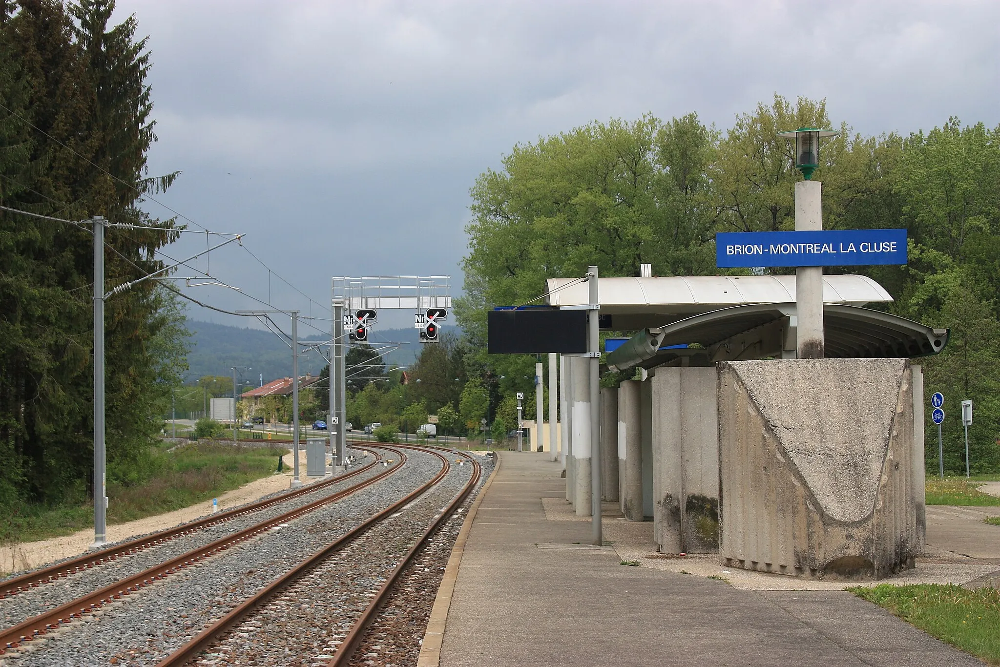 Photo showing: Railroad station of Brion-Montréal-la Cluse in 2010