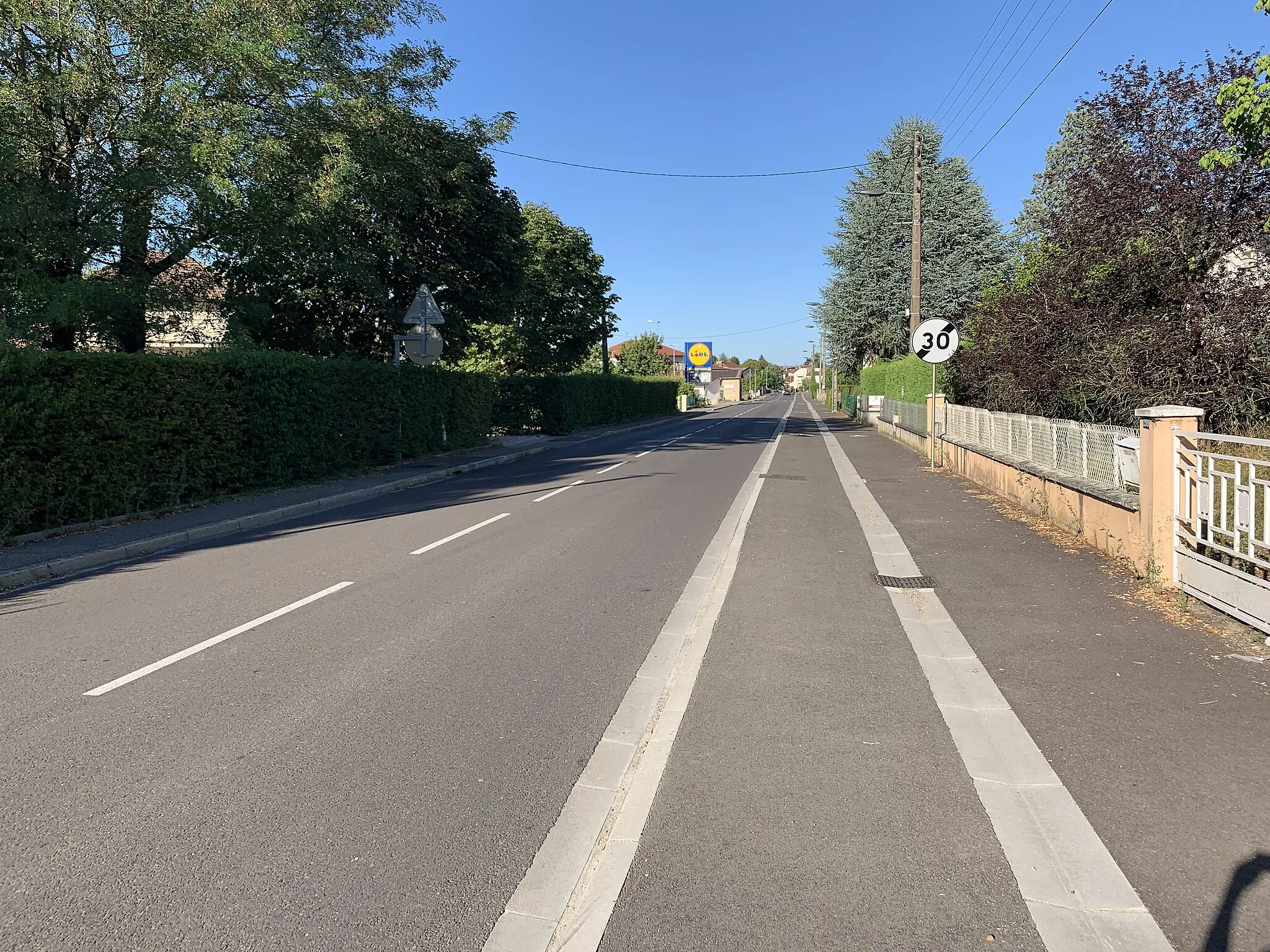 Photo showing: Avenue de Mâcon, Montrevel-en-Bresse.