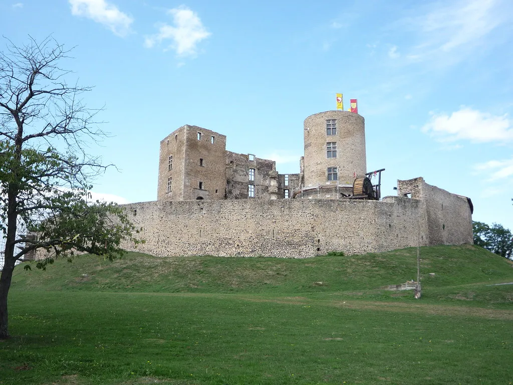 Photo showing: Vue générale du Château de Montrond-les-Bains