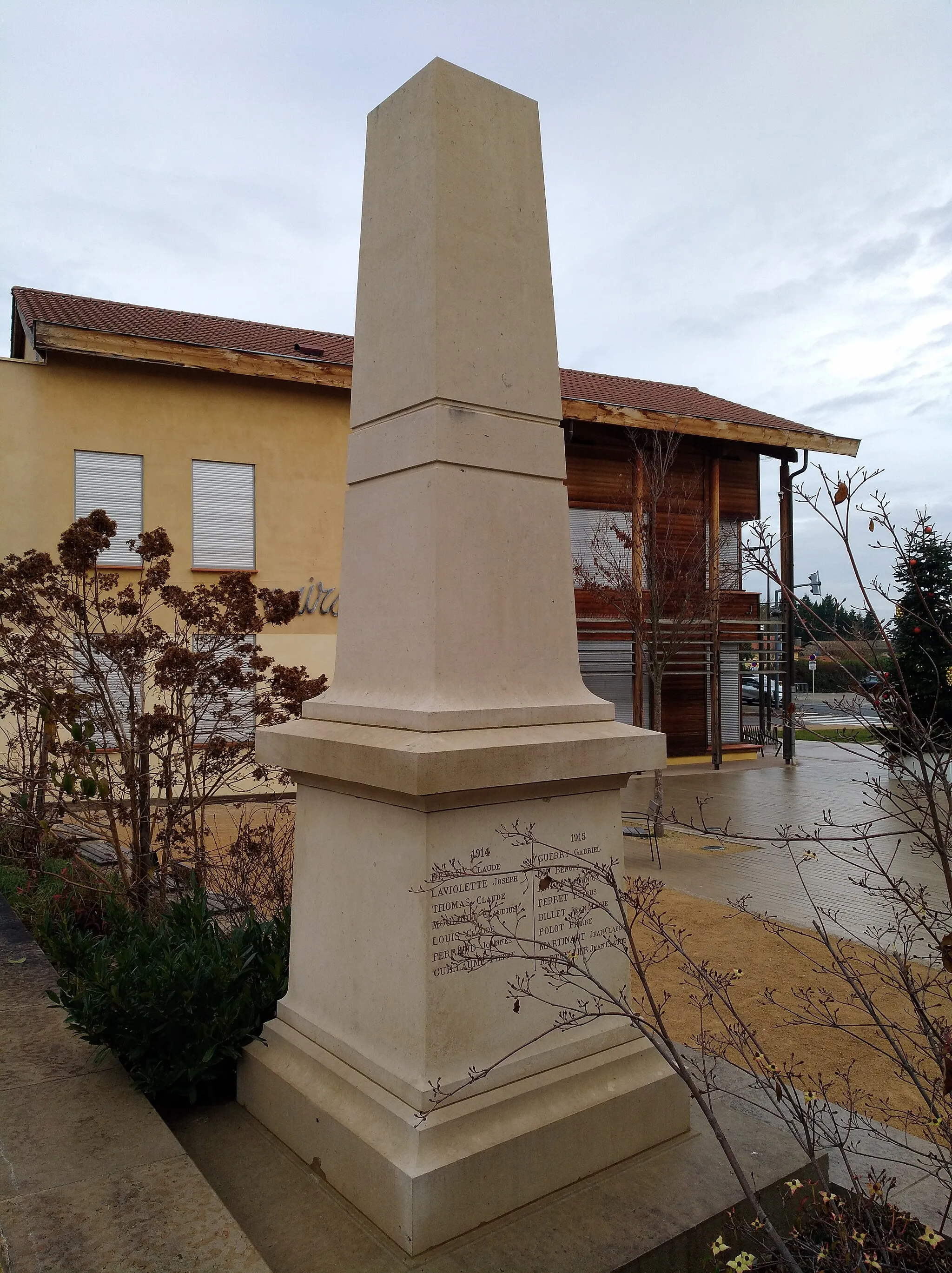 Photo showing: Monument aux morts de Morancé (Rhône, France).