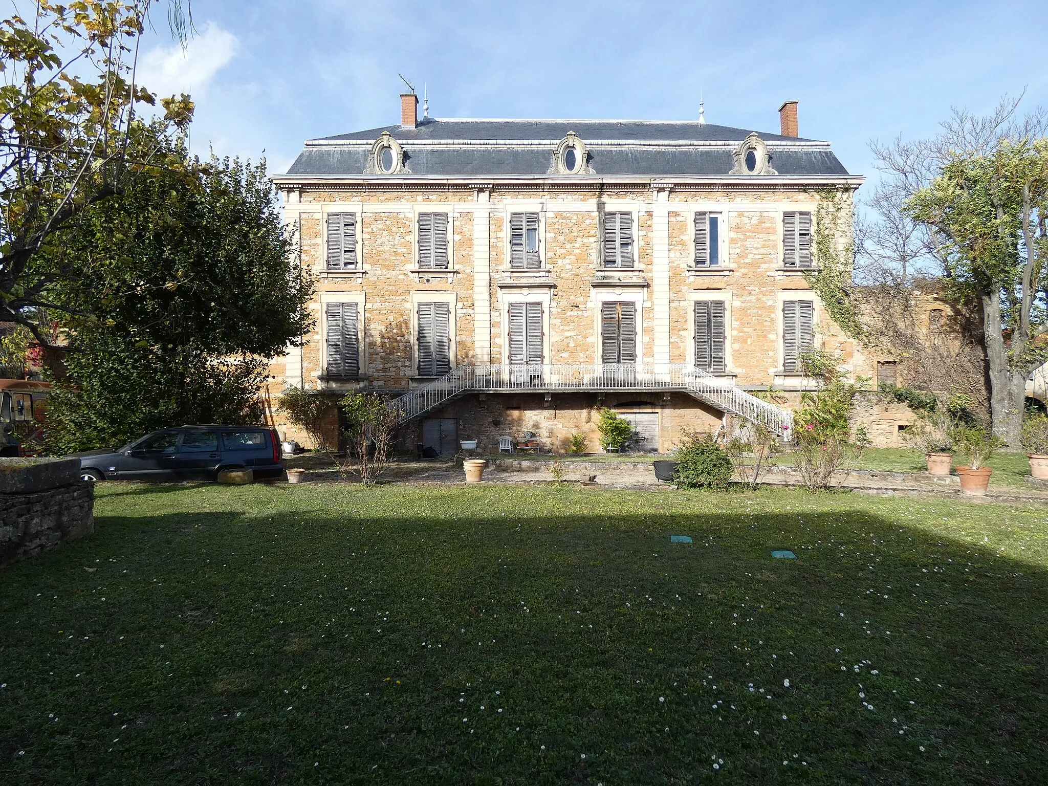 Photo showing: Maison à l'angle de la route de Charnay.