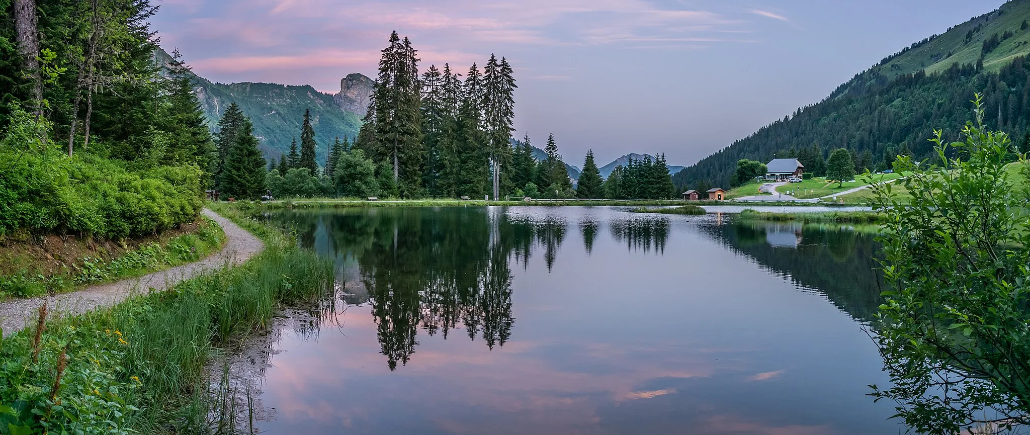 Photo showing: Lac des Mines d'Or in commune of Morzine, Haute-Savoie, France