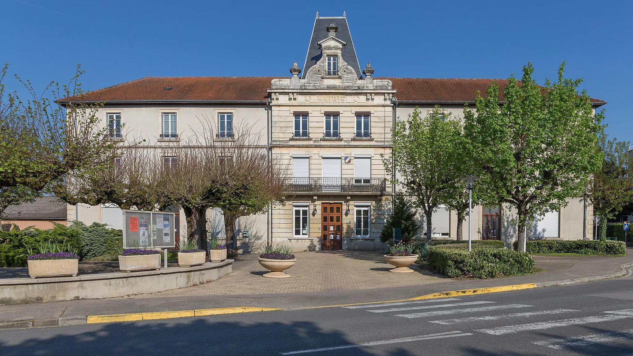 Photo showing: Mayor of Nivolas-Vermelle, Isère.