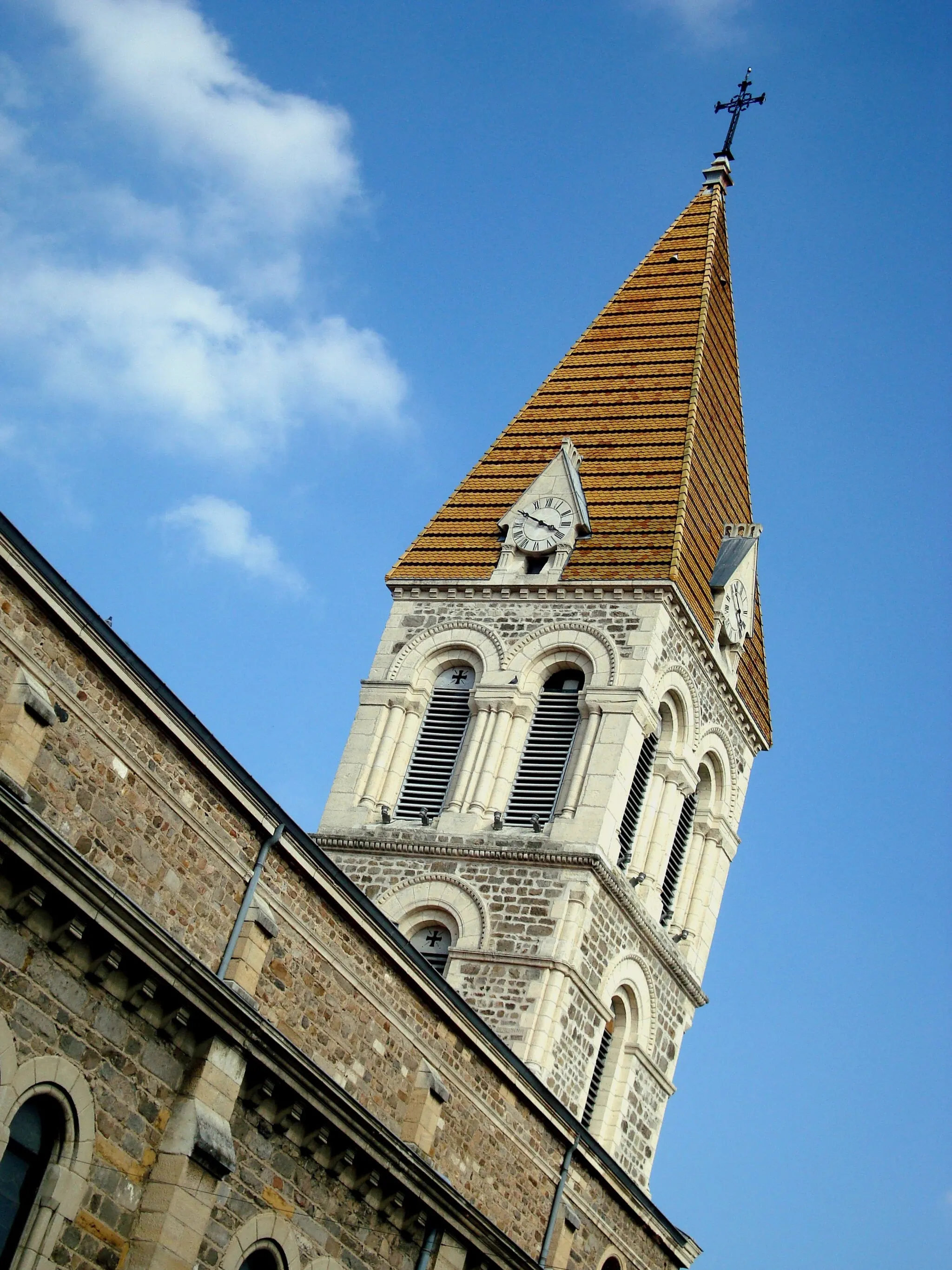 Photo showing: Clocher de l'église Saint-Martin, Orliénas, Rhône, France.