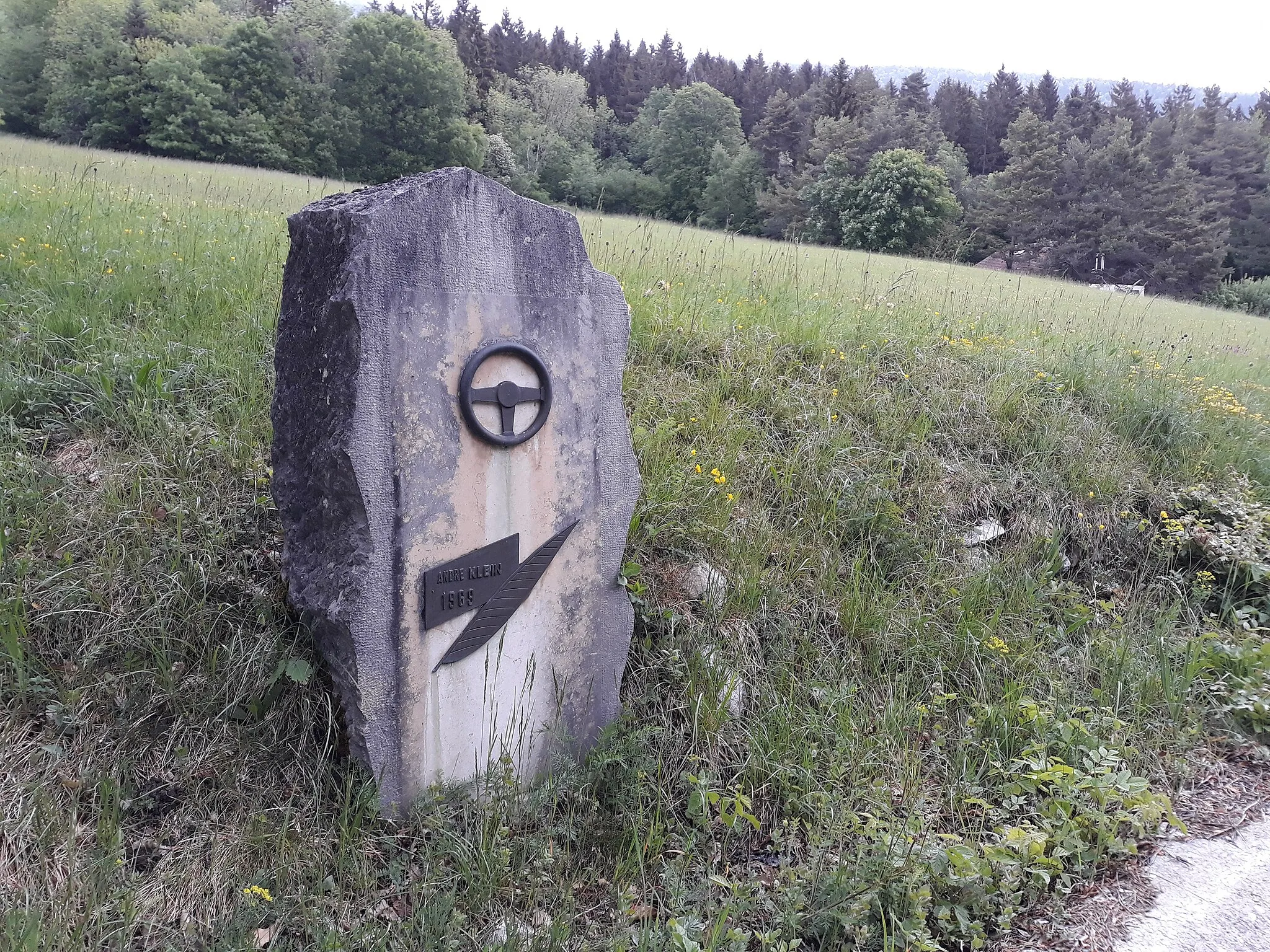 Photo showing: Cenotaph to Andre KLEIN ( x - 1969) in Gex (Ain, France) on the D1005 road to the Faucilel pass, where he had an accident.