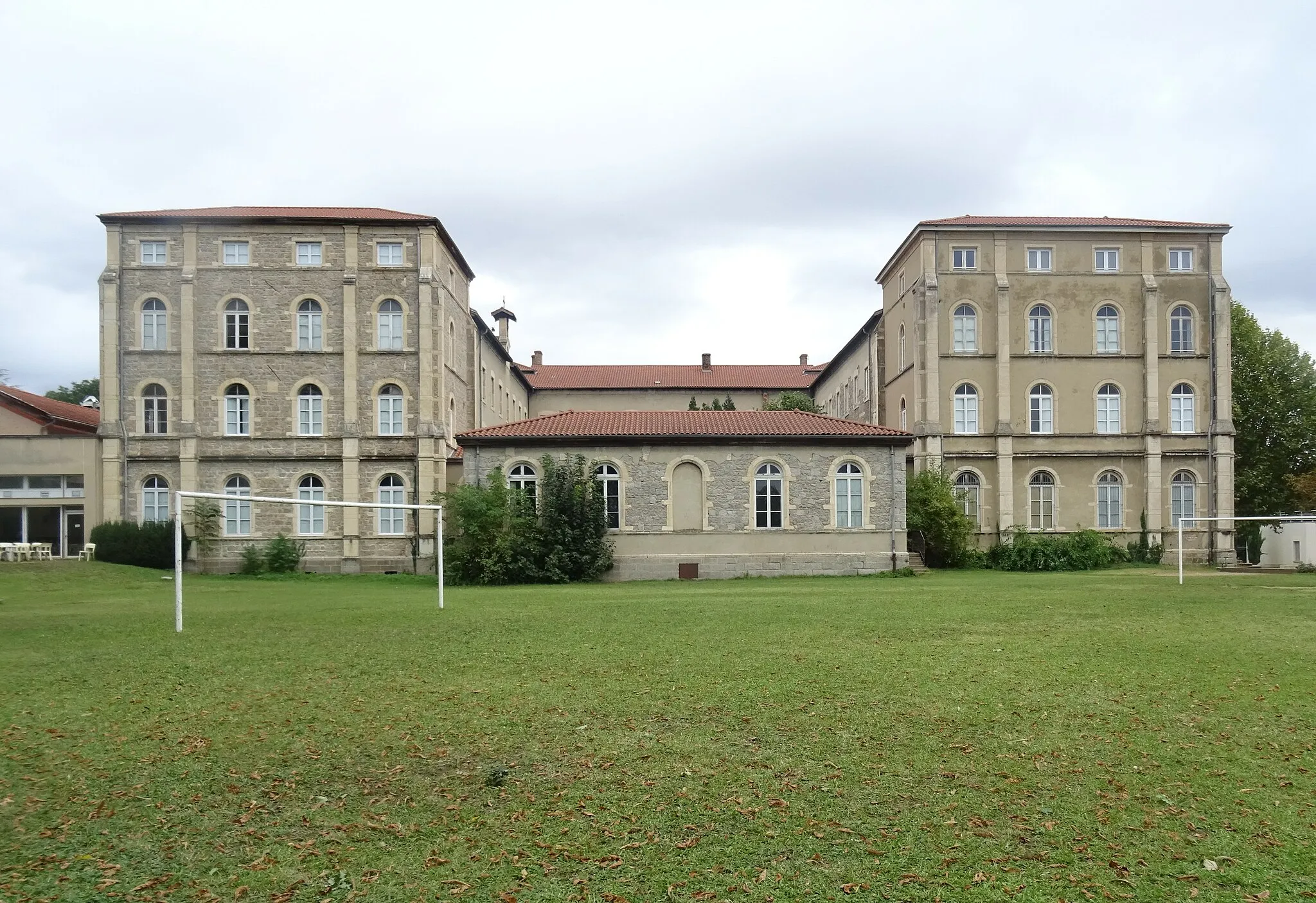 Photo showing: Bâtiment des Chassagnes