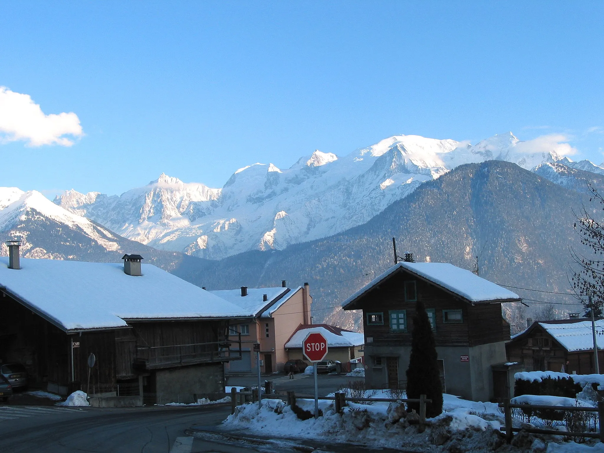 Photo showing: Passy, Haute Savoie (France), the Mont Blanc seen from the village.