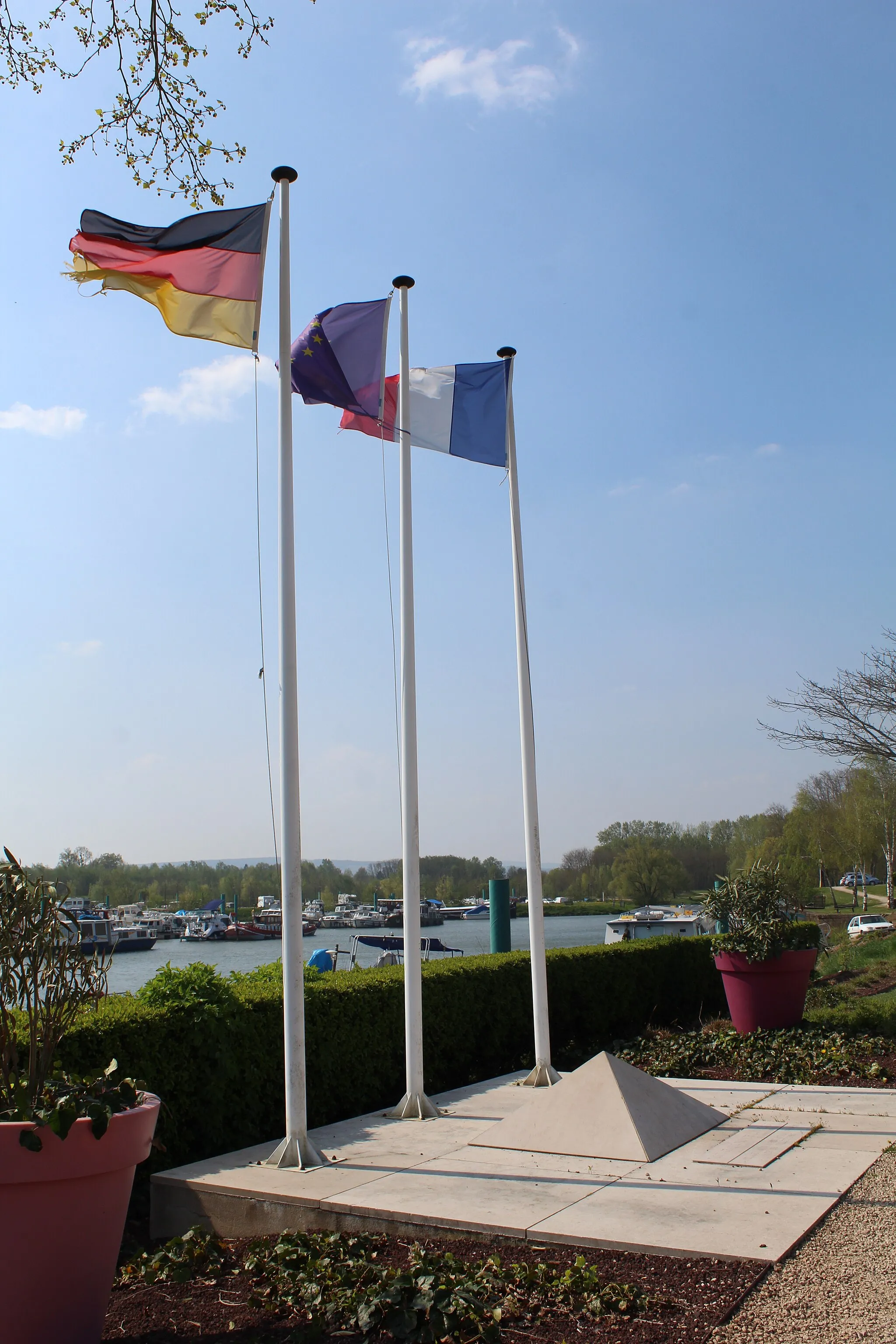 Photo showing: Monument du jumelage entre le canton de Pont-de-Vaux et Dornhan à Pont-de-Vaux.