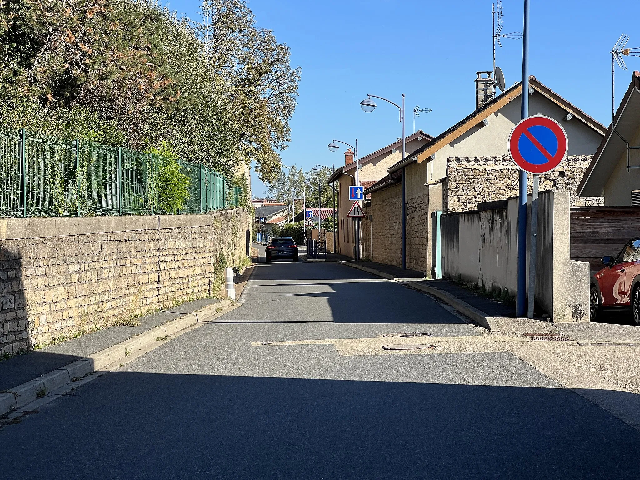 Photo showing: Chemin des Nivres, Pont-de-Vaux.