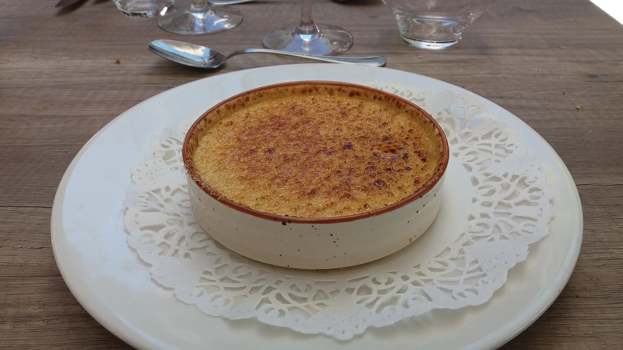 Photo showing: Crème brûlée à la vanille.