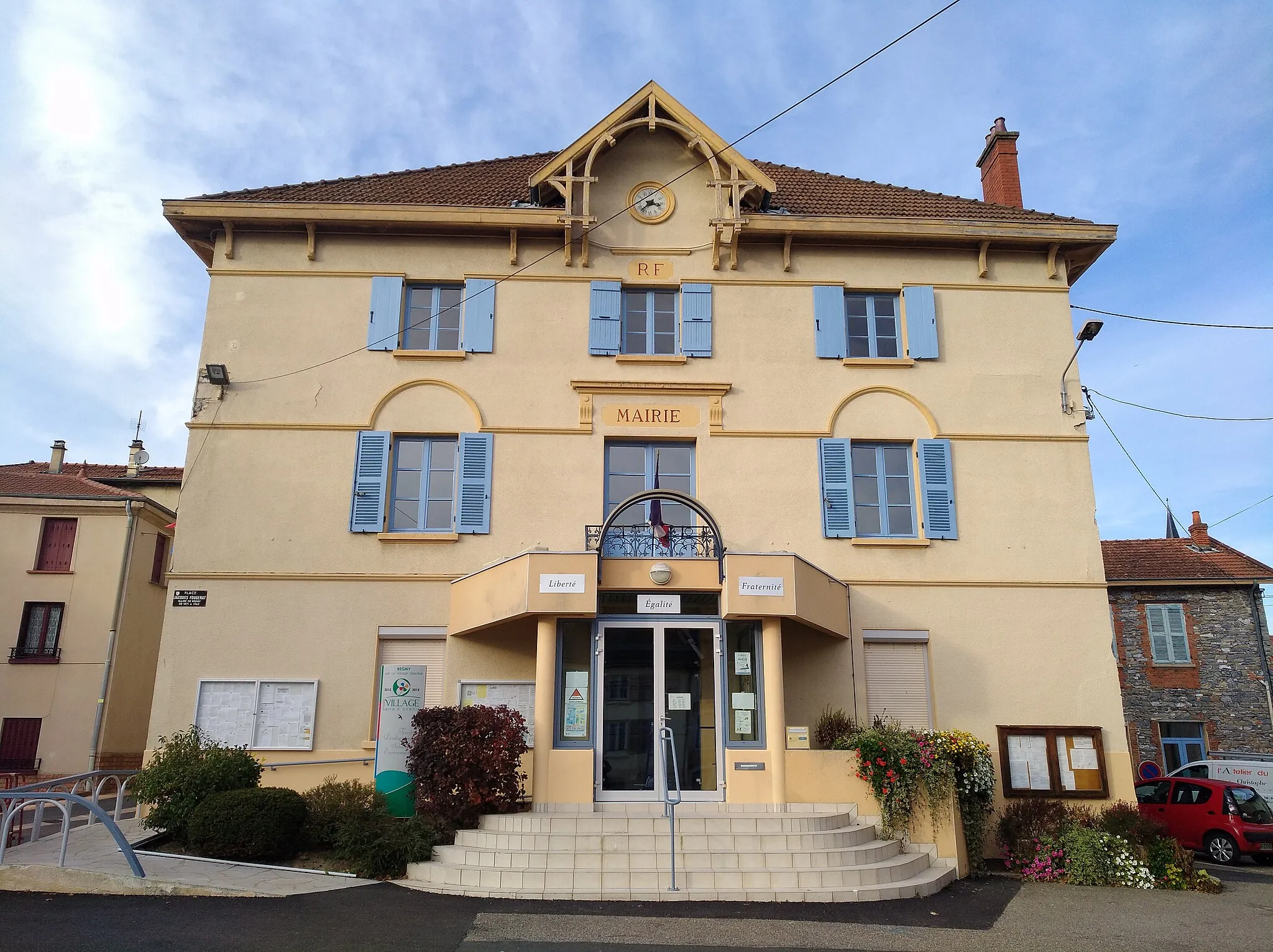 Photo showing: Mairie de Régny (Loire, France).