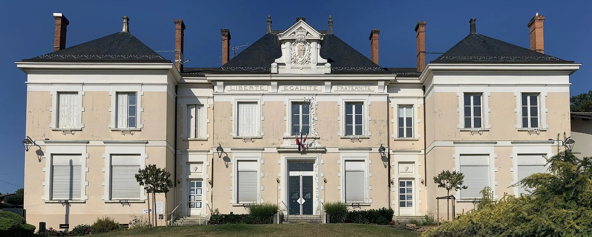 Photo showing: Mairie de Reyrieux.