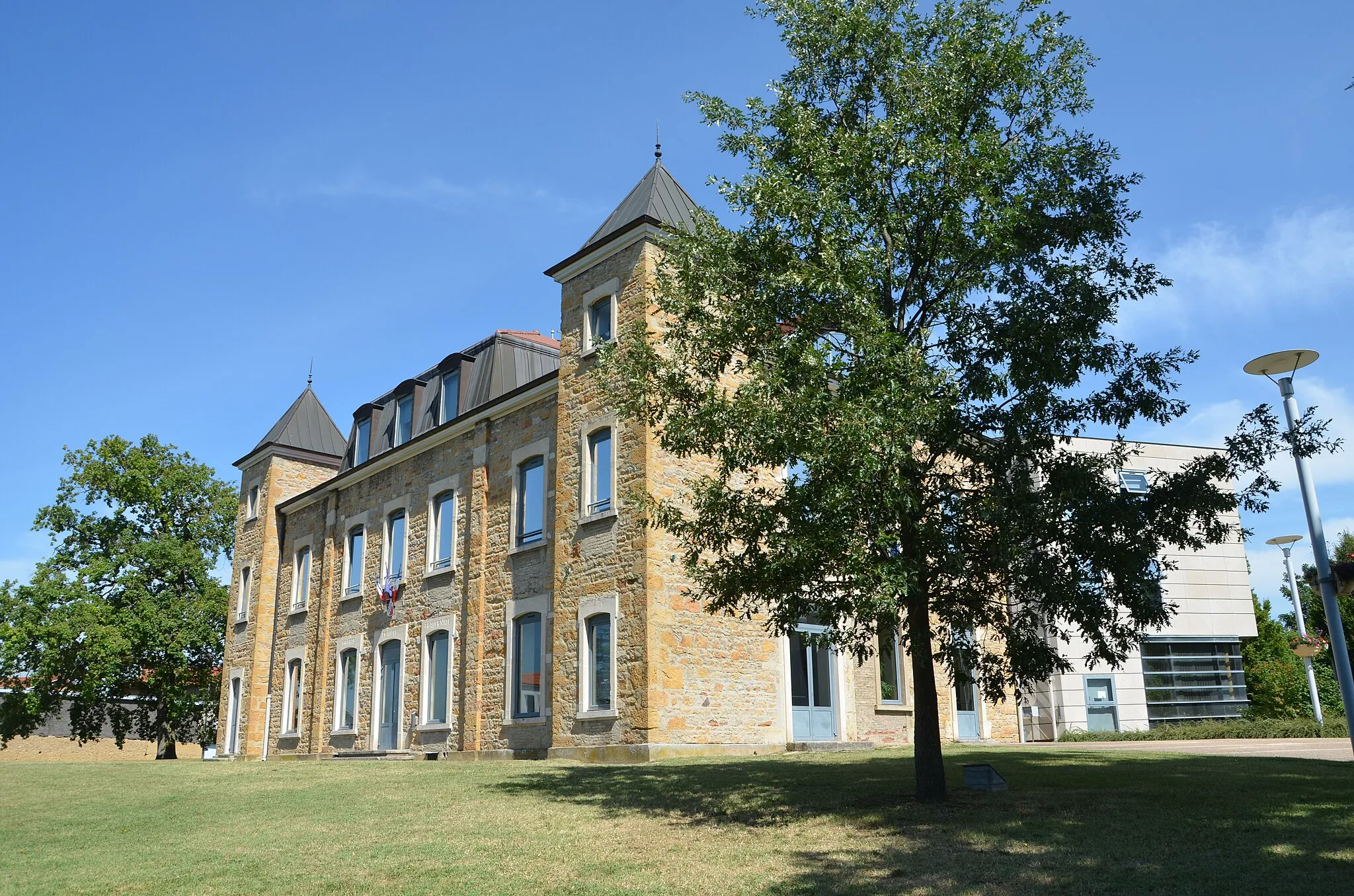 Photo showing: Hôtel de ville Rillieux-la-Pape