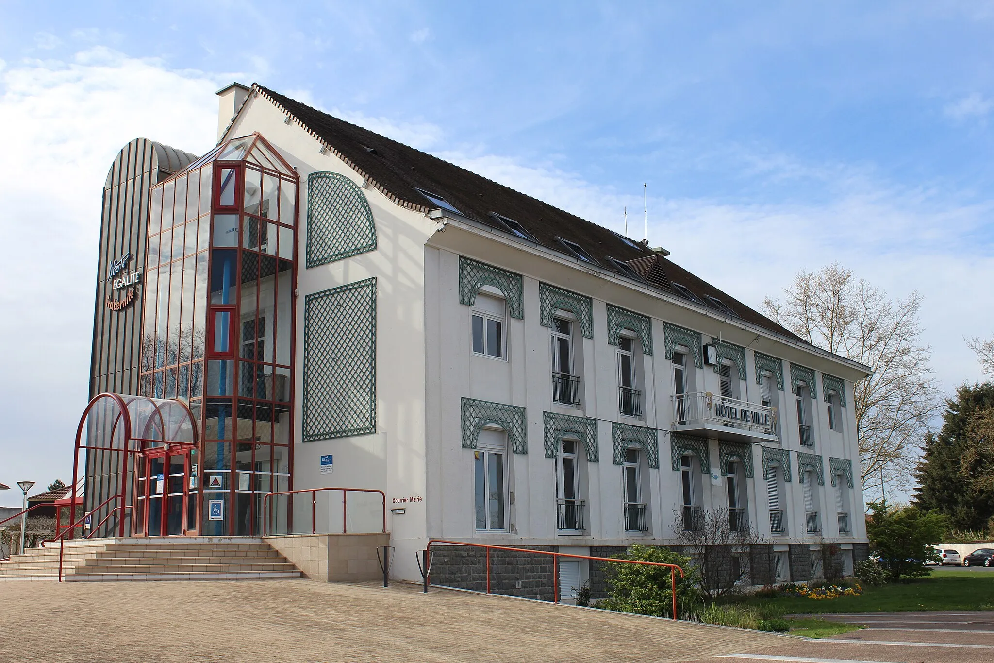 Photo showing: Hôtel de ville de Riorges.