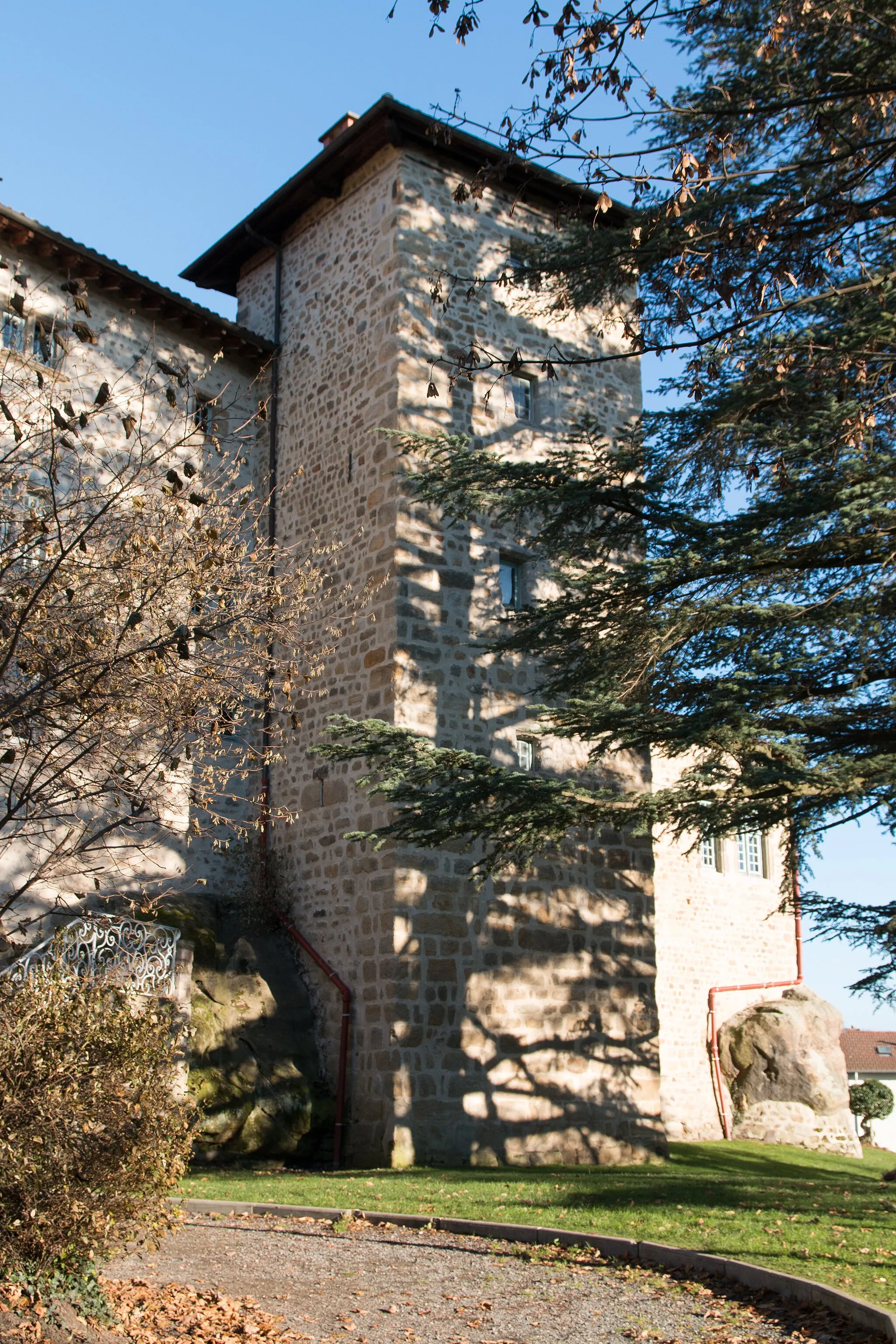 Photo showing: This building is inscrit au titre des monuments historiques de la France. It is indexed in the base Mérimée, a database of architectural heritage maintained by the French Ministry of Culture, under the reference PA00117568 .