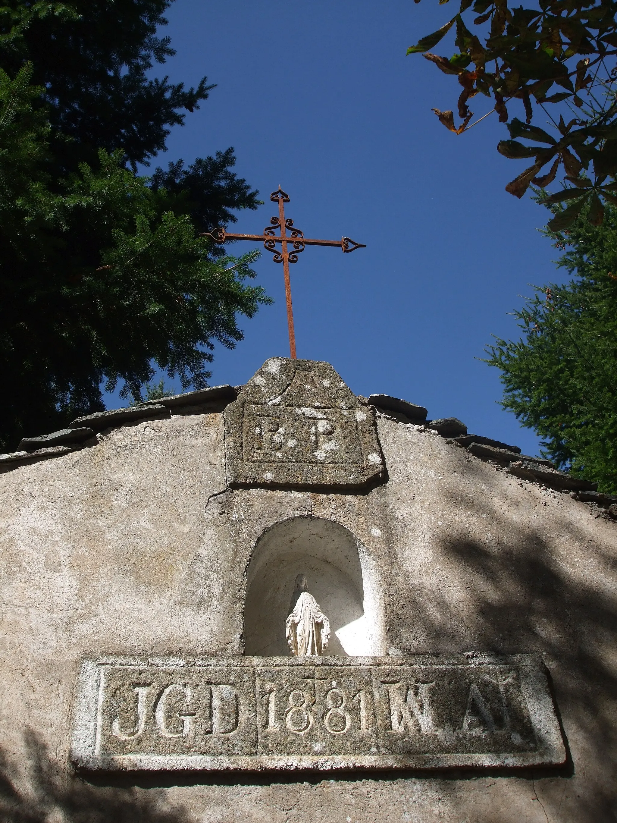 Photo showing: Statue de la Vierge Marie dans une niche